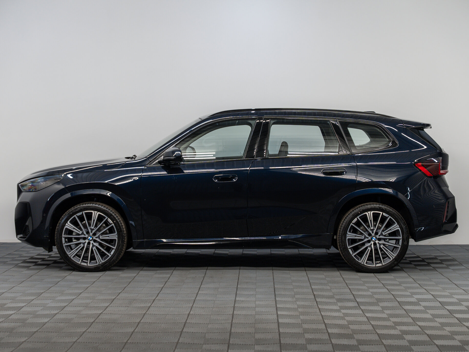 Автомобиль BMW X1 25Li xDrive 2.0 AMT (204 л.с.) 4WD - 8