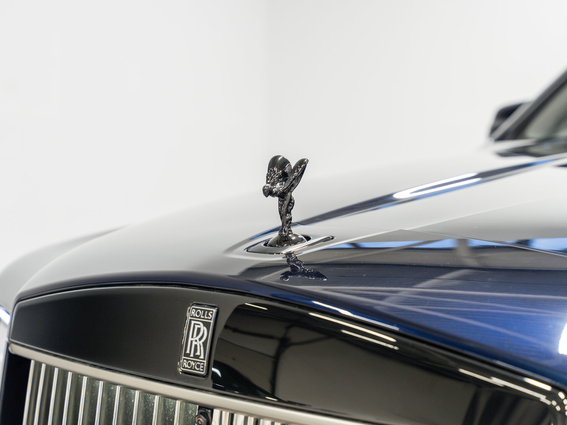 Автомобиль Rolls-Royce Cullinan Black Badge 6.8 AT (600 л.с.) 4WD - 2