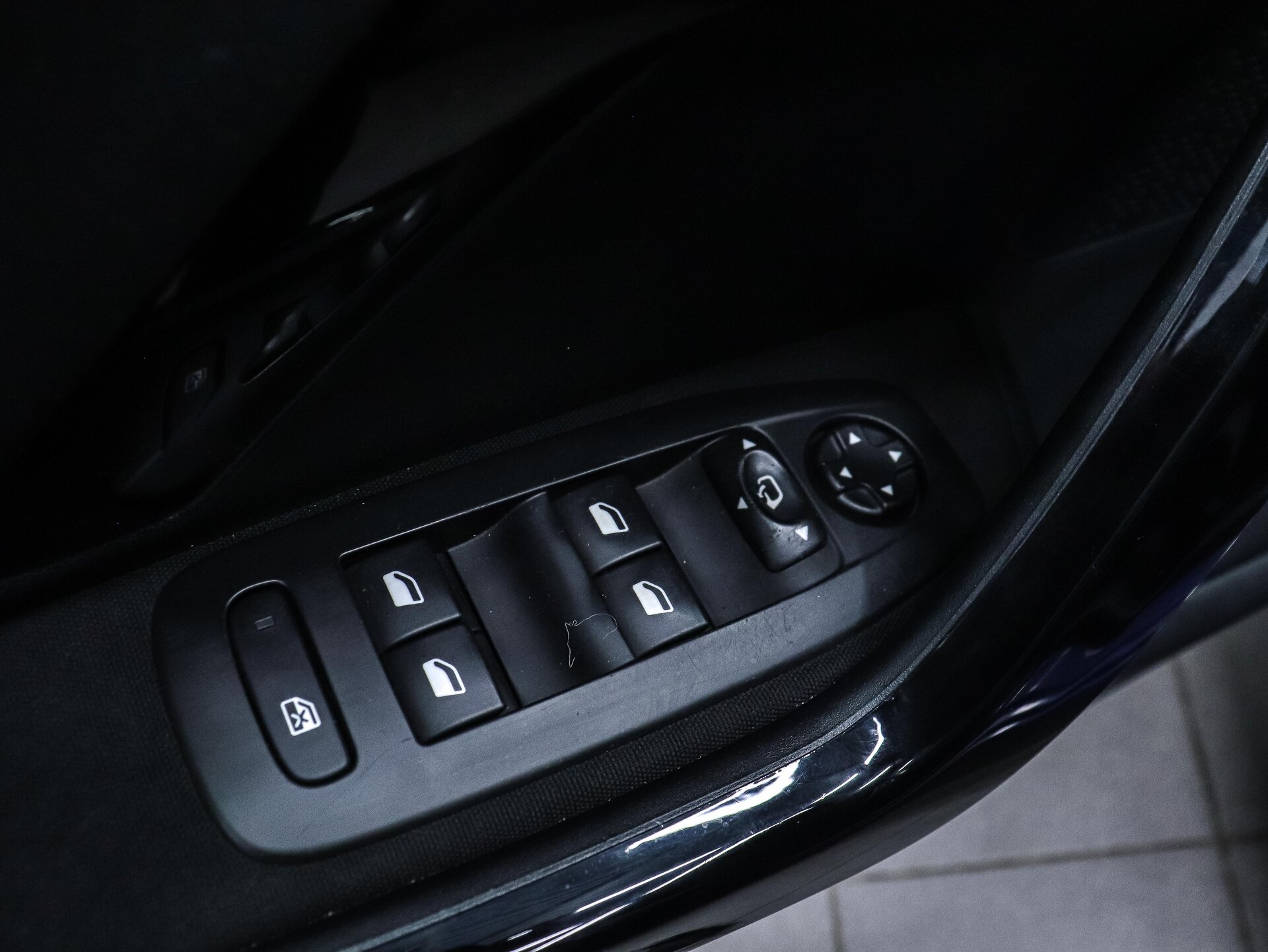 Peugeot 208 2013 8