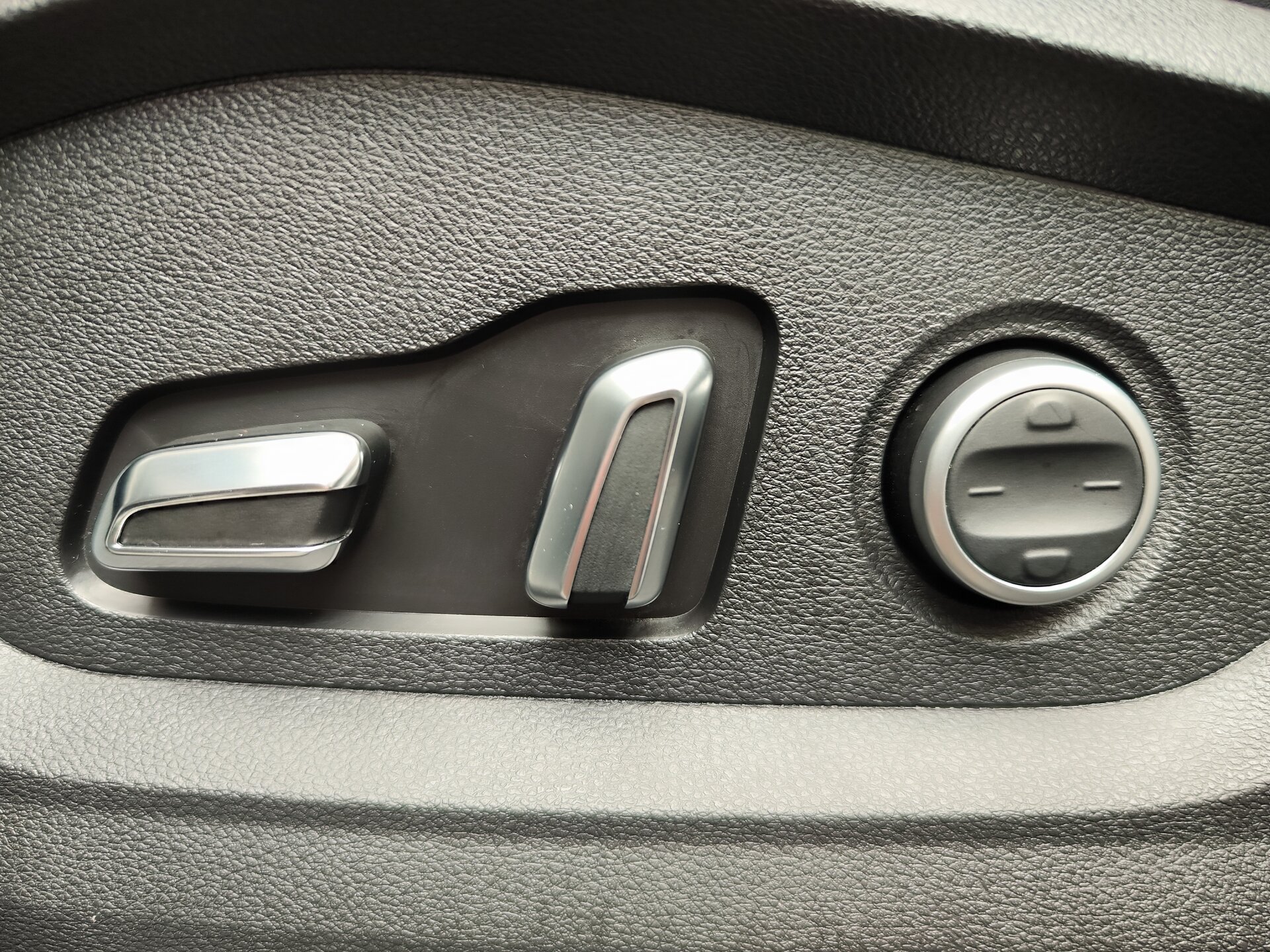 Автомобиль EXEED LX 1.5 CVT (147 л.с.) - 19