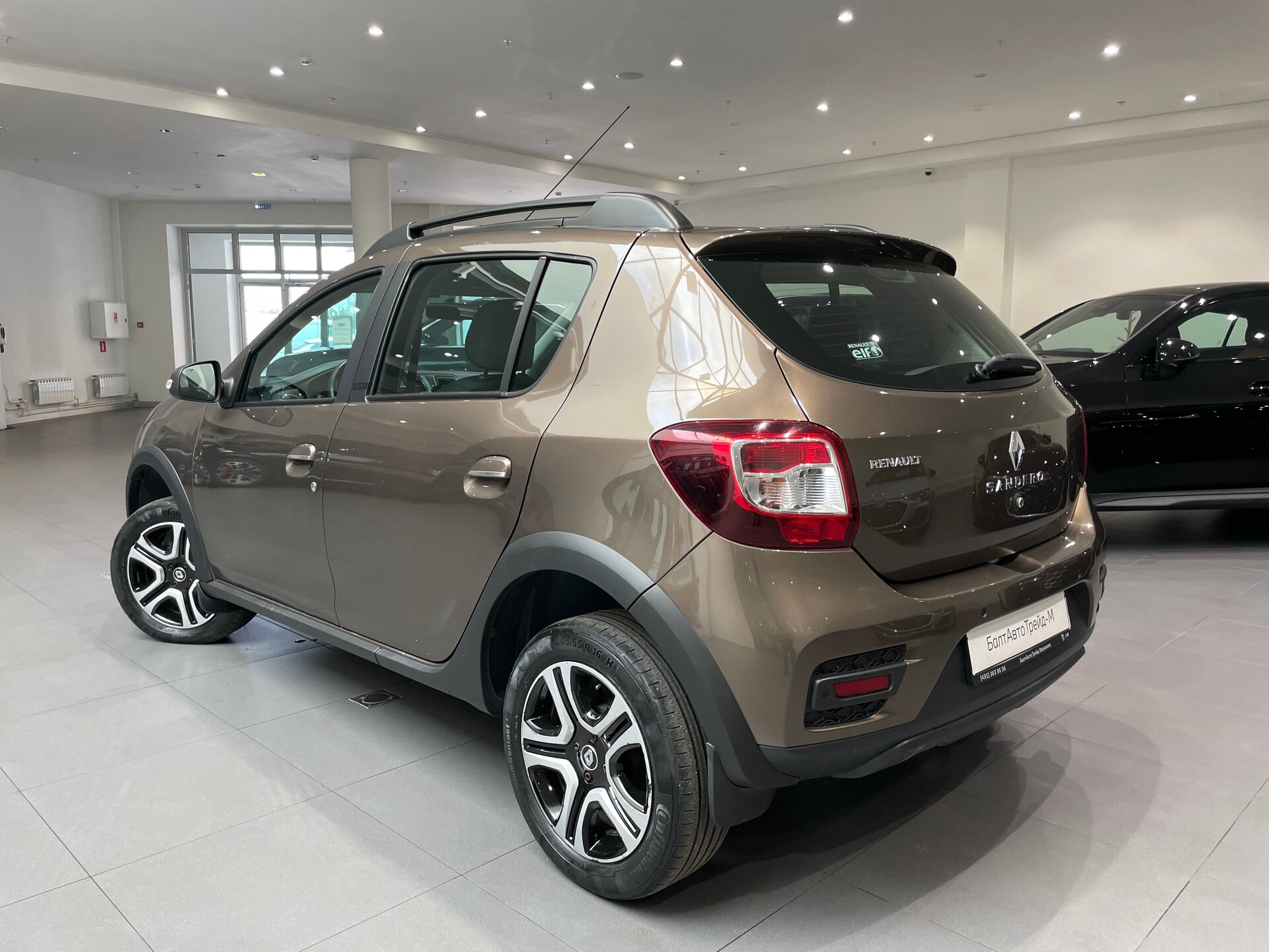Автомобиль Renault Sandero Stepway 1.6 CVT (113 л.с.) - 4