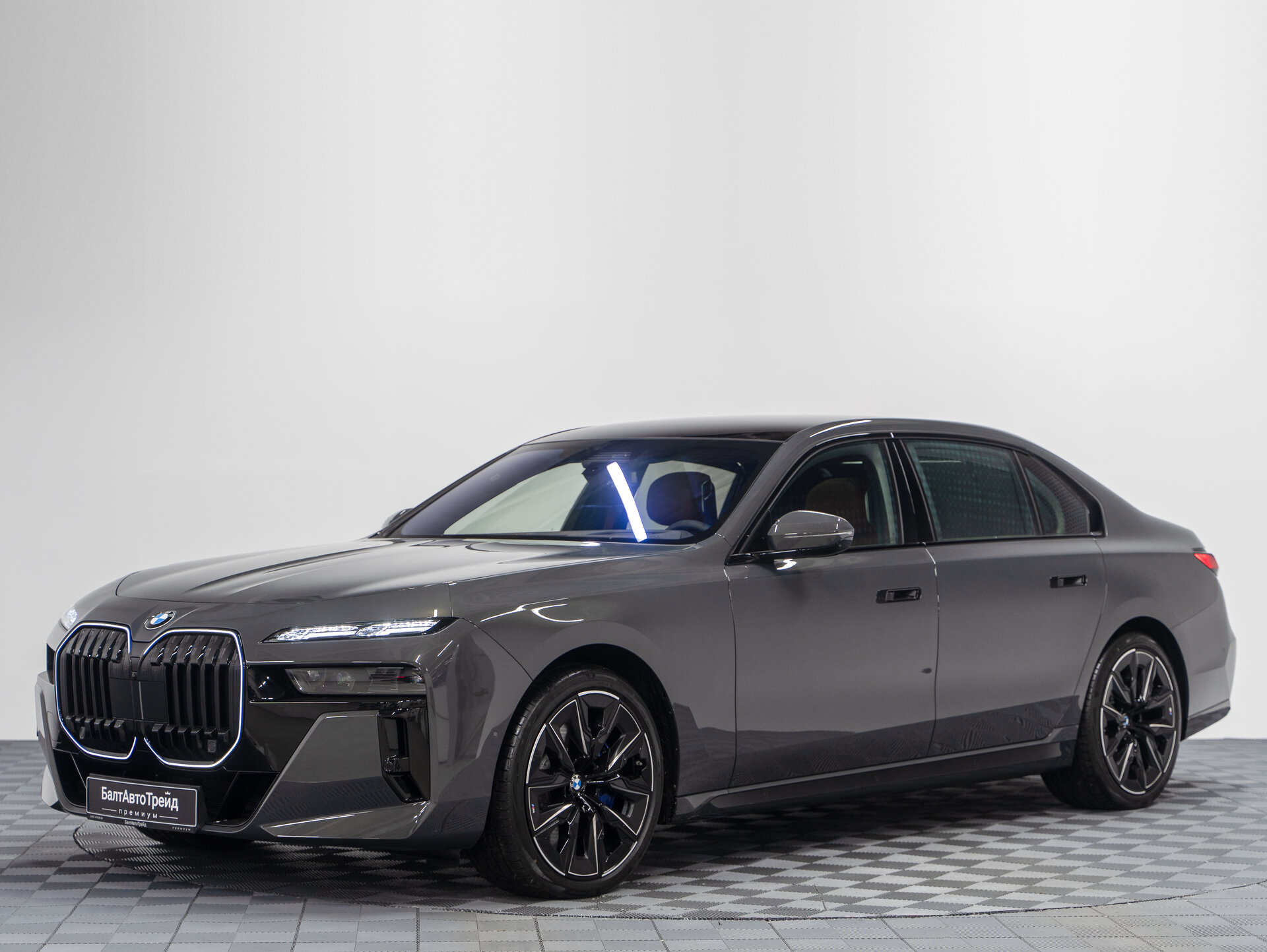 Автомобиль BMW 7 серии 760i xDrive 4.4 AT (544 л.с.) 4WD - 1