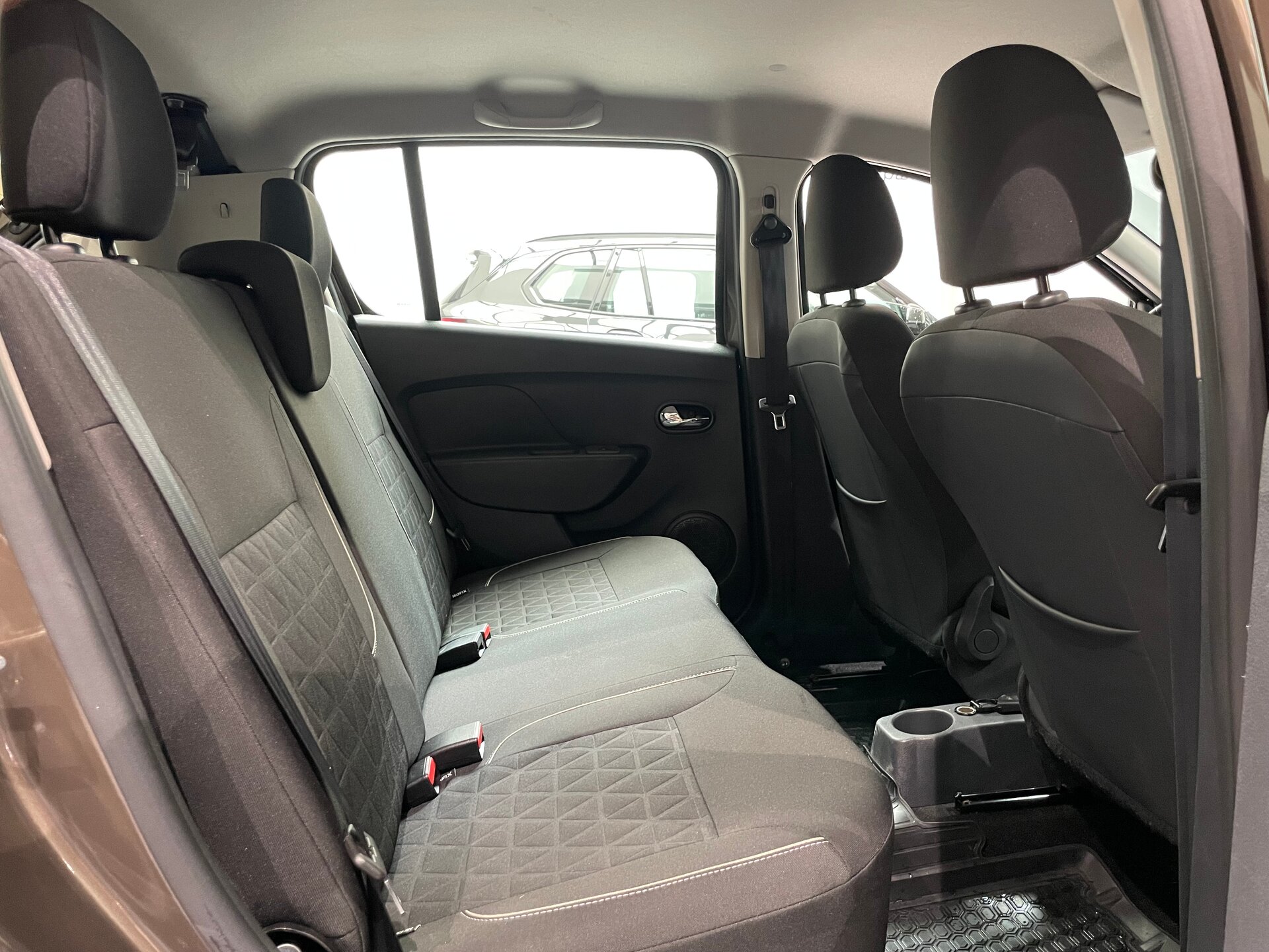 Автомобиль Renault Sandero Stepway 1.6 CVT (113 л.с.) - 10