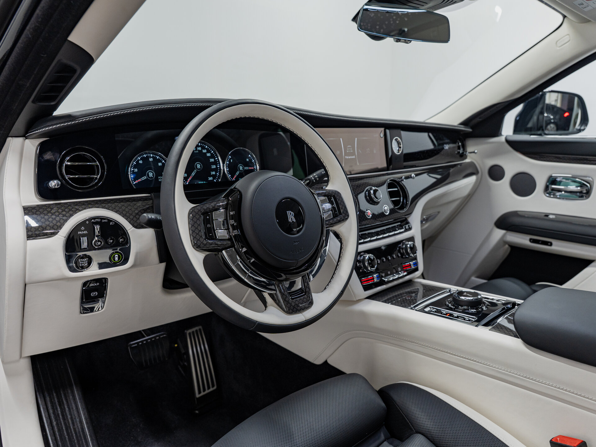 Автомобиль Rolls-Royce Ghost Black Badge 6.8 AT (600 л.с.) 4WD - 13