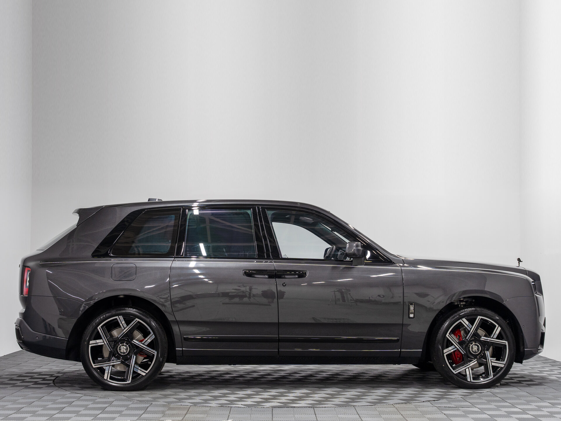 Автомобиль Rolls-Royce Cullinan Black Badge 6.8 AT (600 л.с.) 4WD - 7