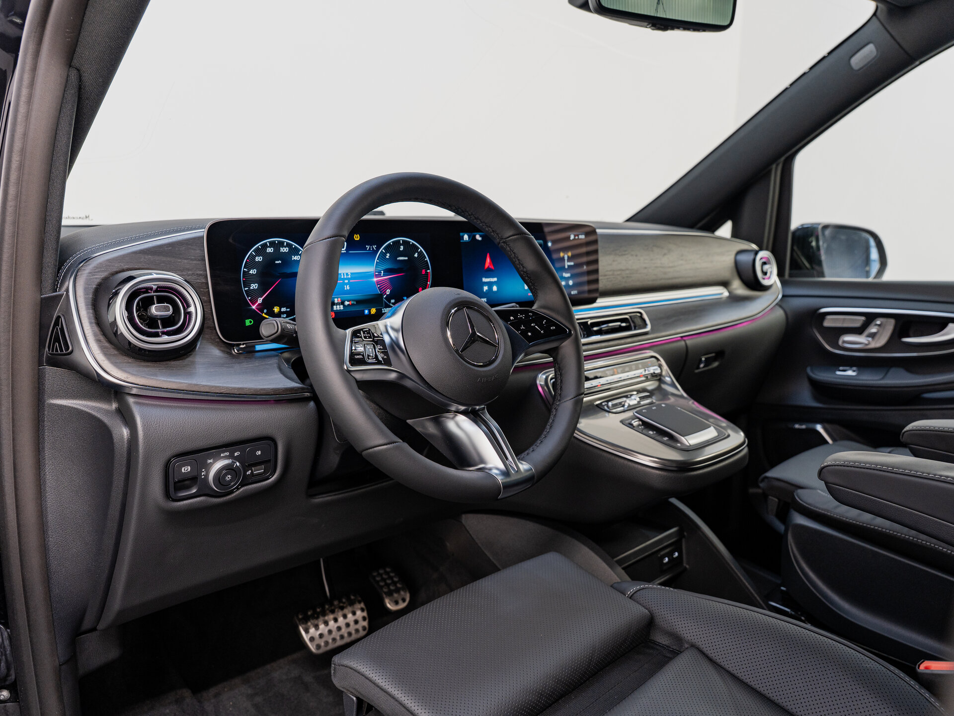 Автомобиль Mercedes-Benz V-Класс 300 d экстра длинный 2.0d AT (237 л.с.) 4WD - 12