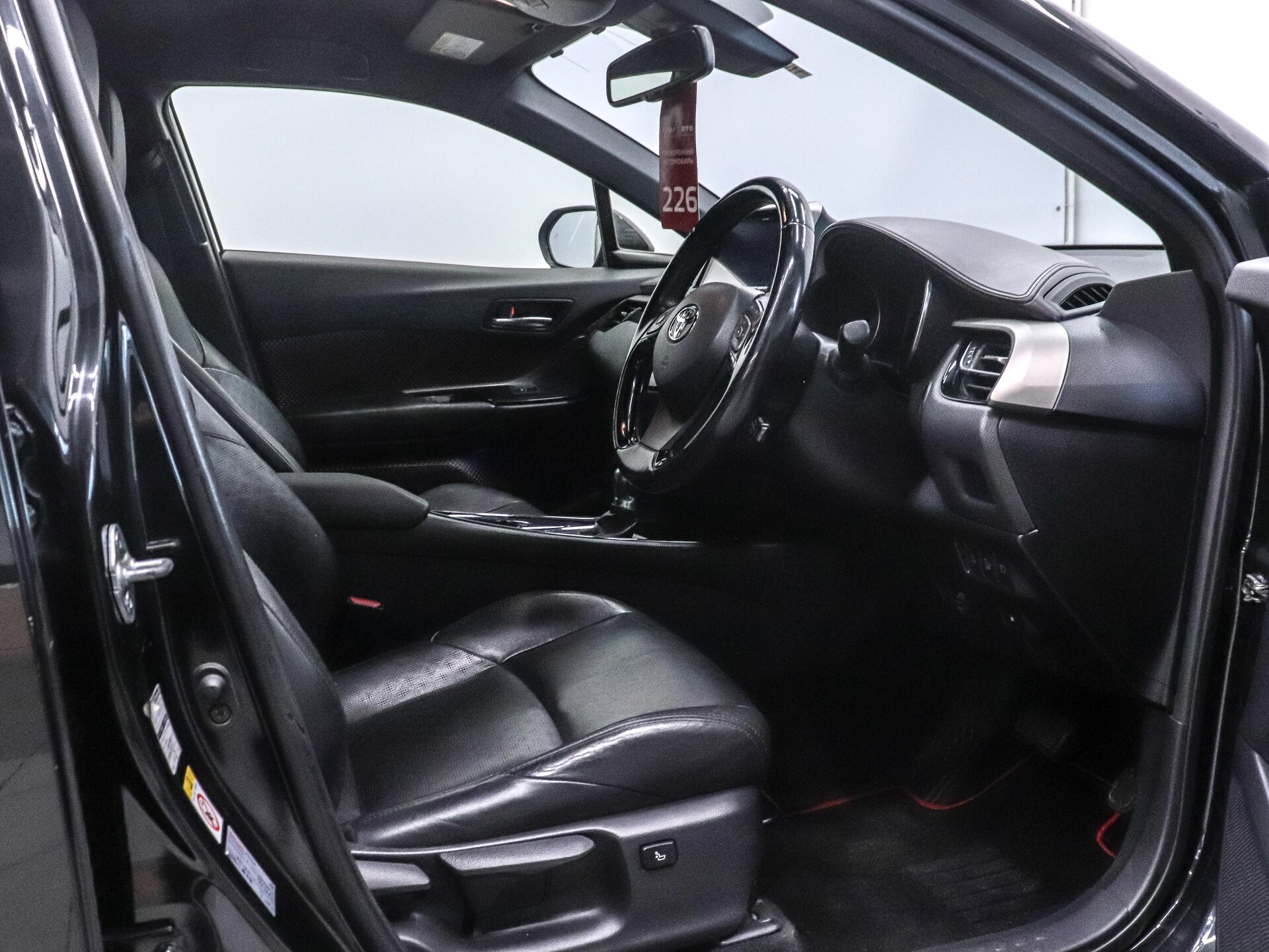 Toyota C-HR 2017 10