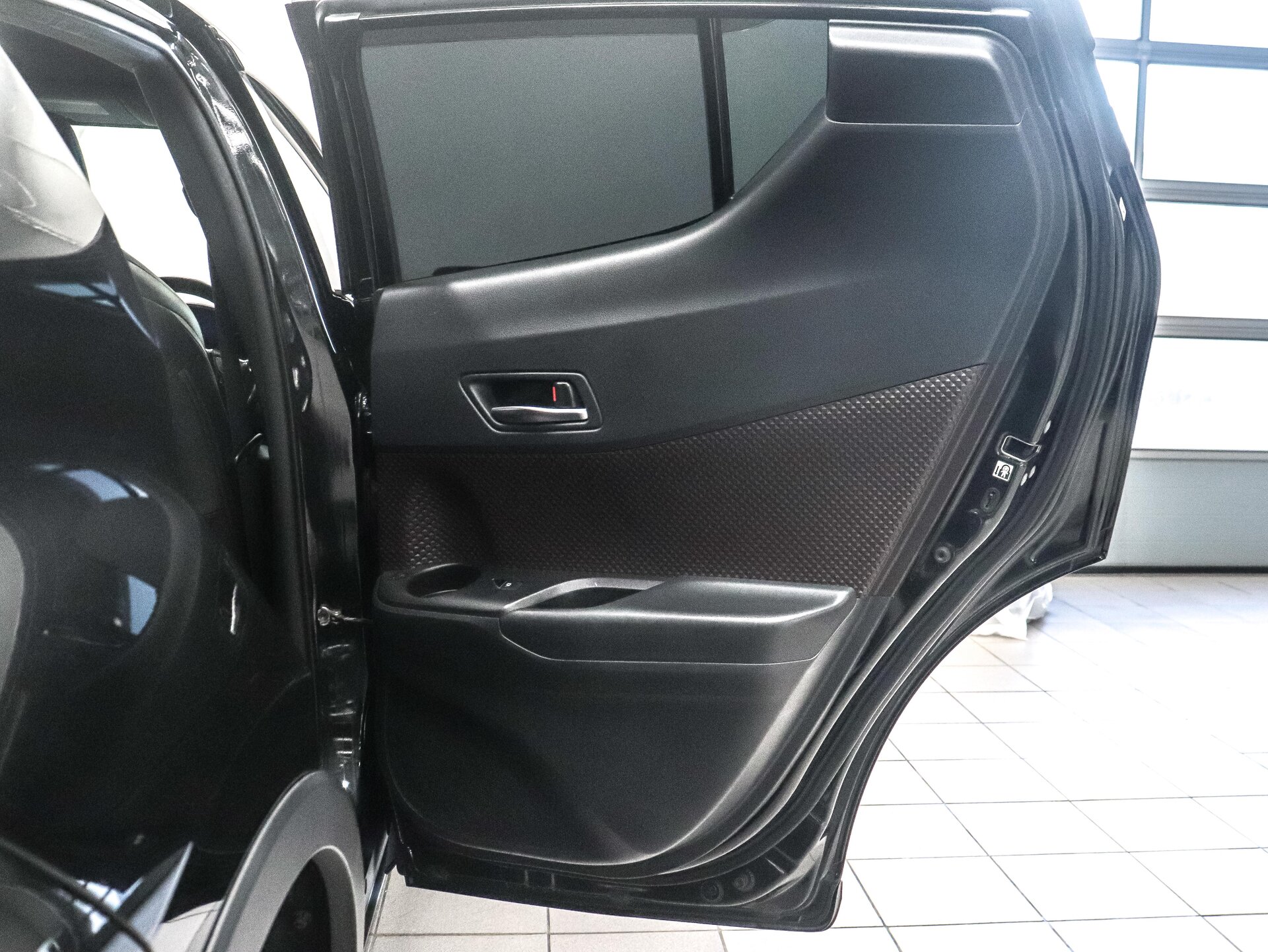 Toyota C-HR 2017 23