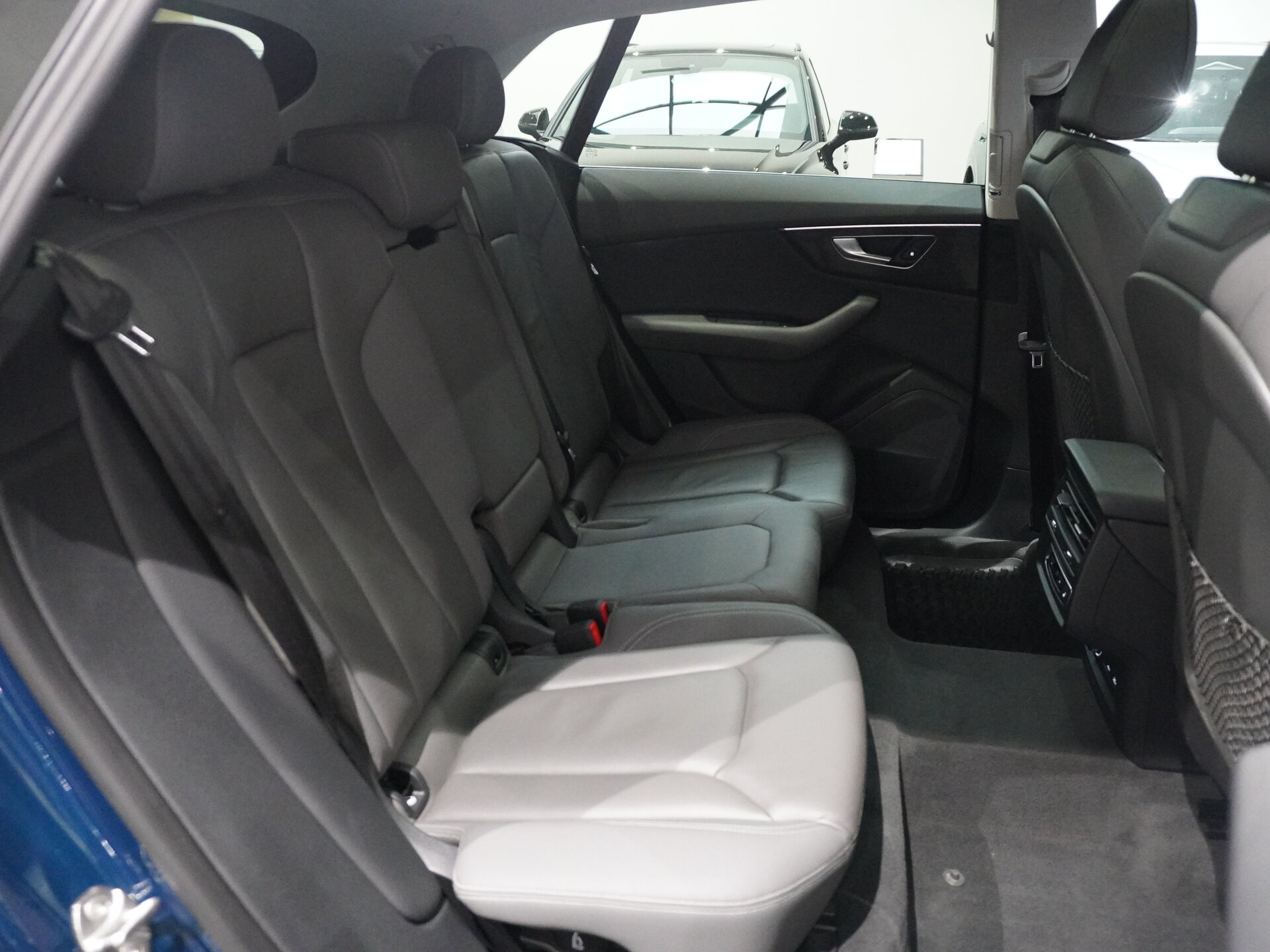 Автомобиль Audi Q8 55 TFSI 3.0 AT (340 л.с.) 4WD - 11