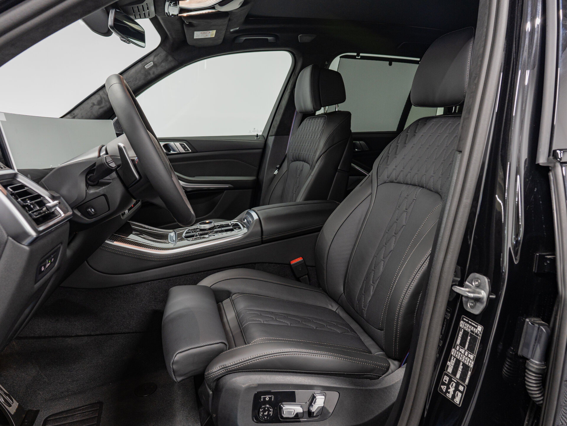 Автомобиль BMW X5 M60i 4.4 AT (530 л.с.) 4WD - 17