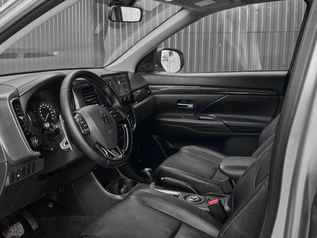 Купить Mitsubishi Outlander 2.4 CVT (167 л.с.) 4WD, 2016 в Екатеренбурге