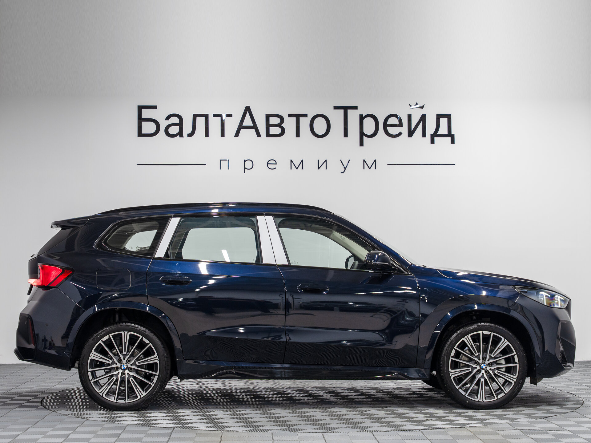 Автомобиль BMW X1 25Li xDrive 2.0 AMT (204 л.с.) 4WD - 6
