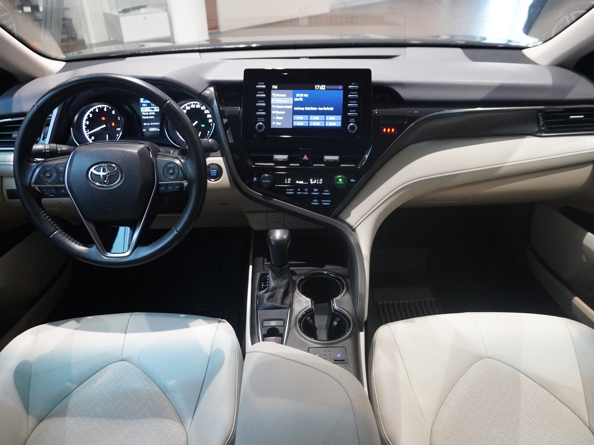 Автомобиль Toyota Camry 2.5 AT (200 л.с.) - 13