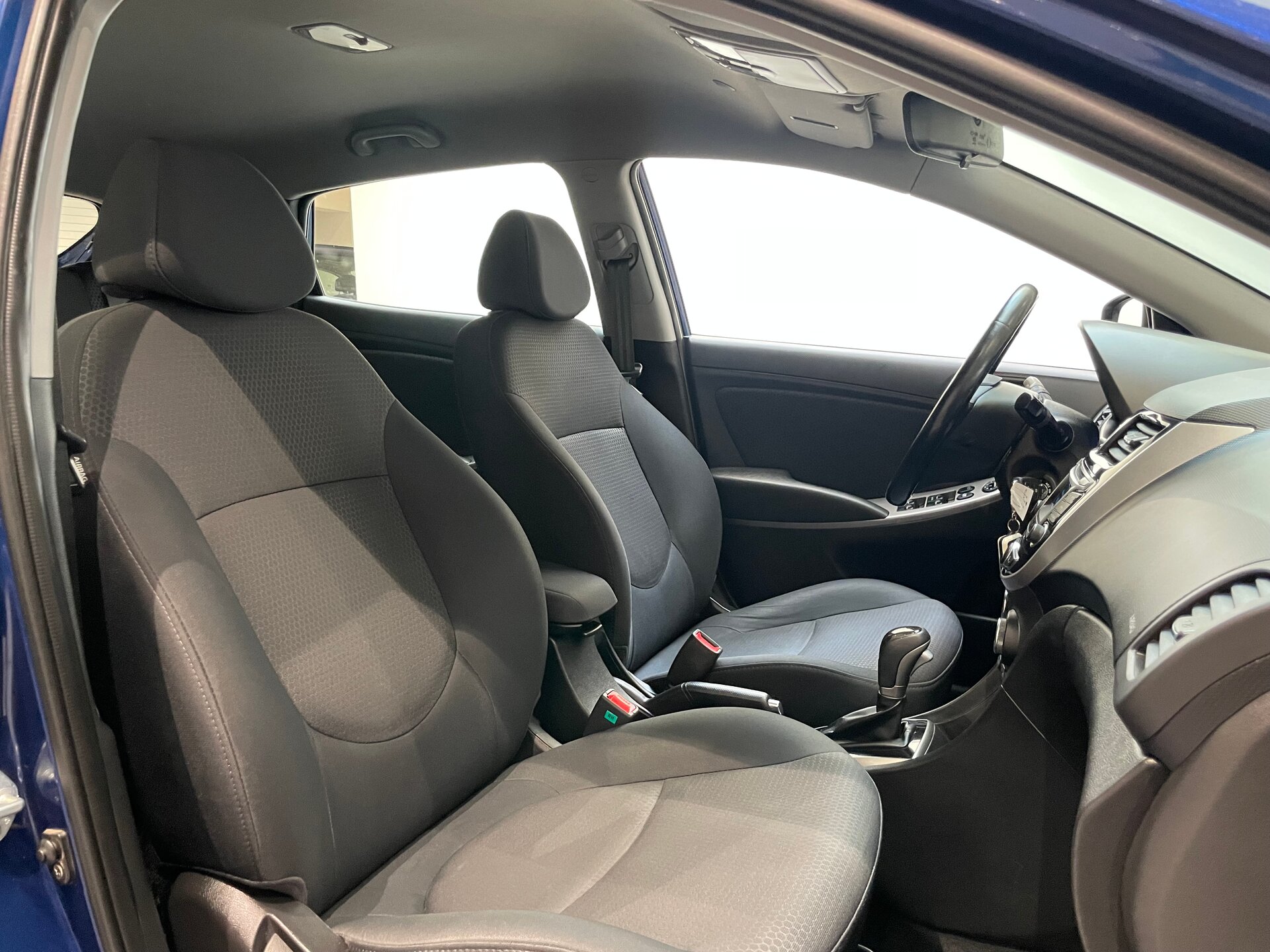 Автомобиль Hyundai Solaris 1.6 AT (123 л.с.) - 12