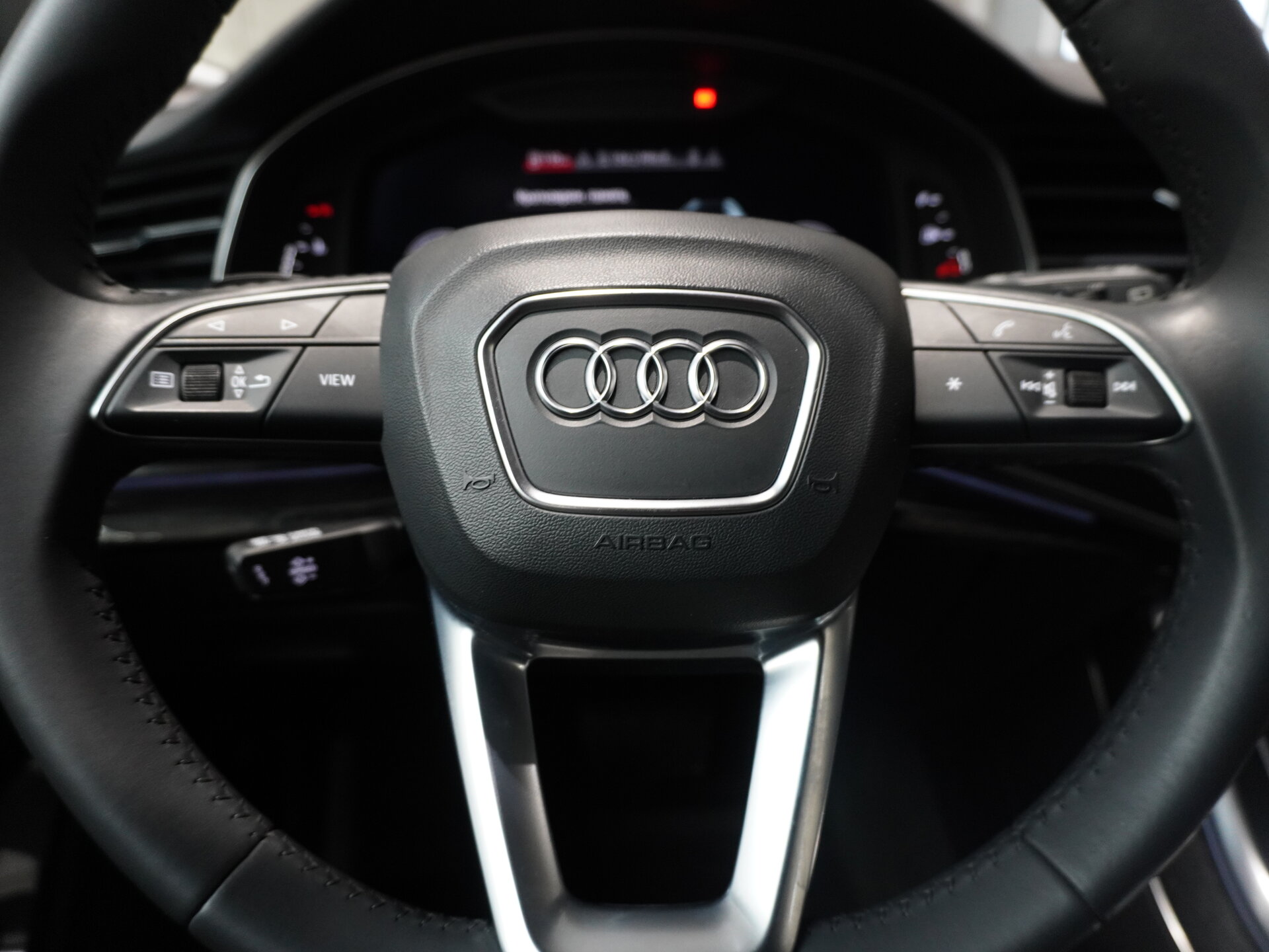 Автомобиль Audi Q8 55 TFSI 3.0 AT (340 л.с.) 4WD - 19