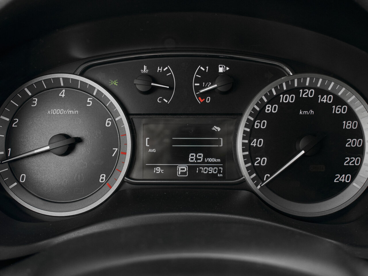 Купить Nissan Sentra 1.6 CVT (117 л.с.), 2015 в Екатеренбурге
