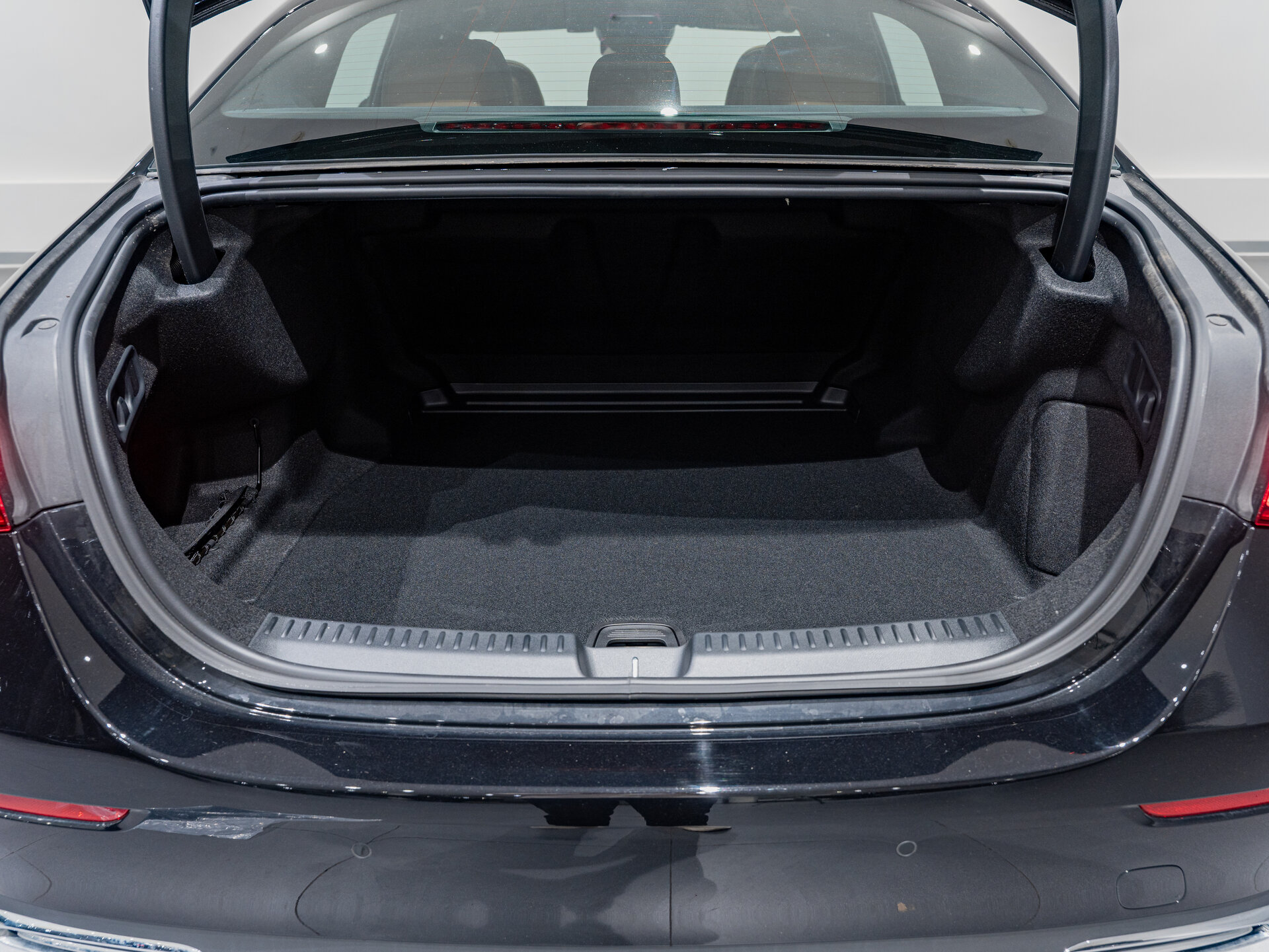 Автомобиль Mercedes-Benz E-Класс 260 L 2.0 AT (204 л.с.) 4WD - 20