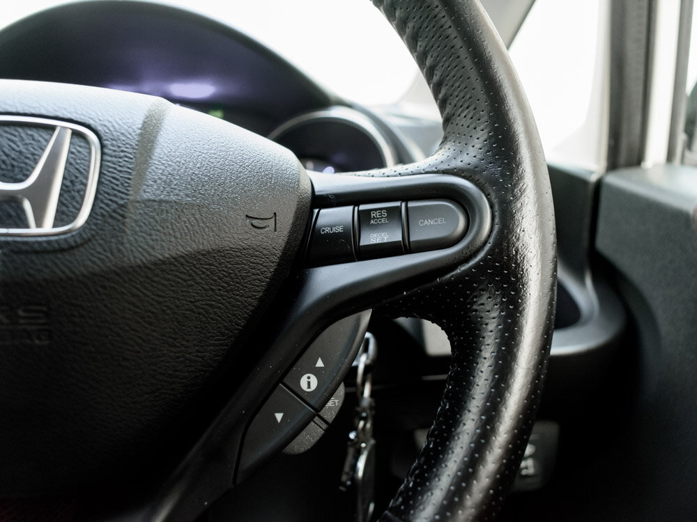 Купить Honda Fit Shuttle 1.3hyb CVT (88 л.с.), 2013 в Екатеренбурге