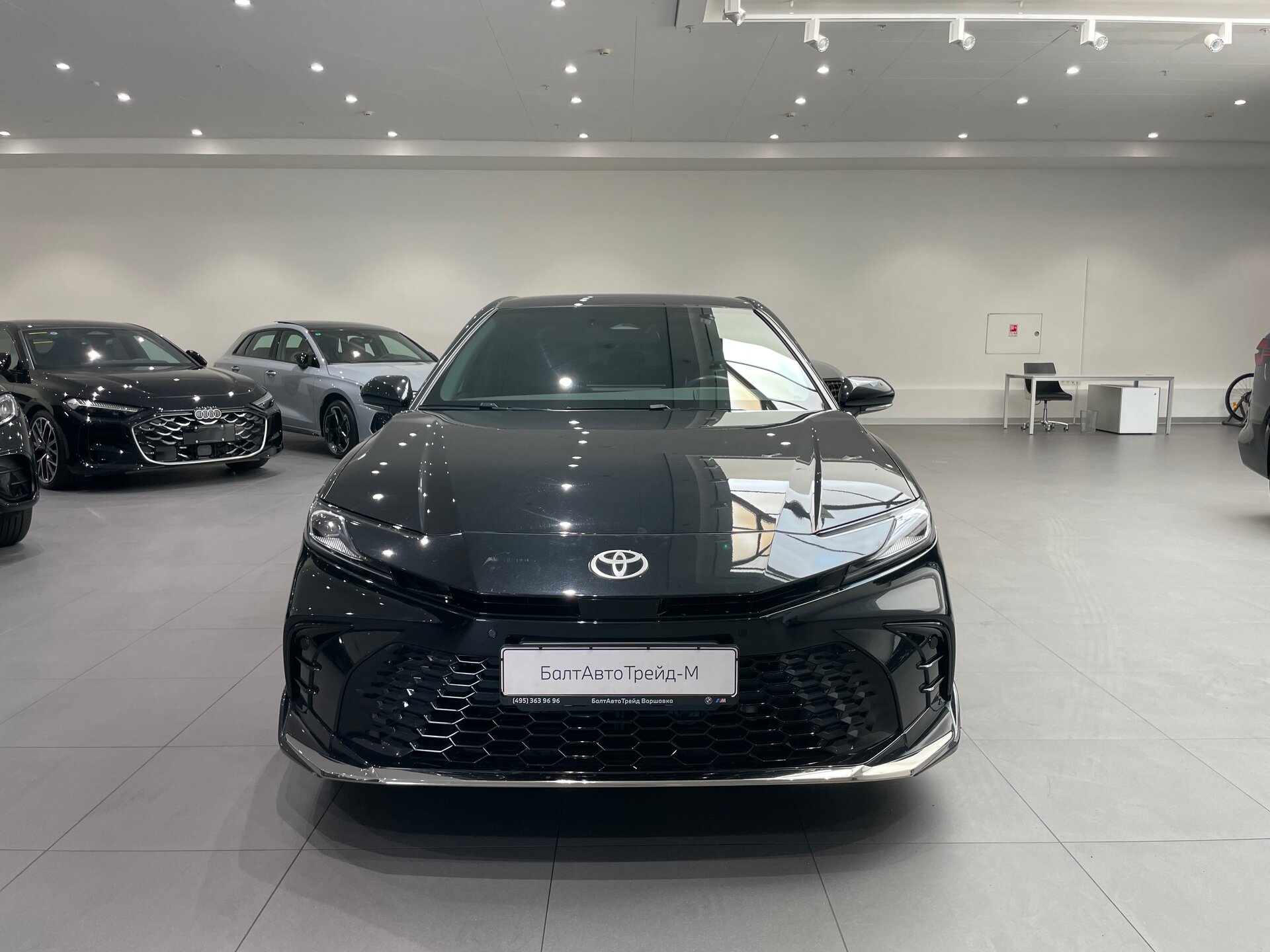 Автомобиль Toyota Camry 2.0hyb CVT (197 л.с.) - 2
