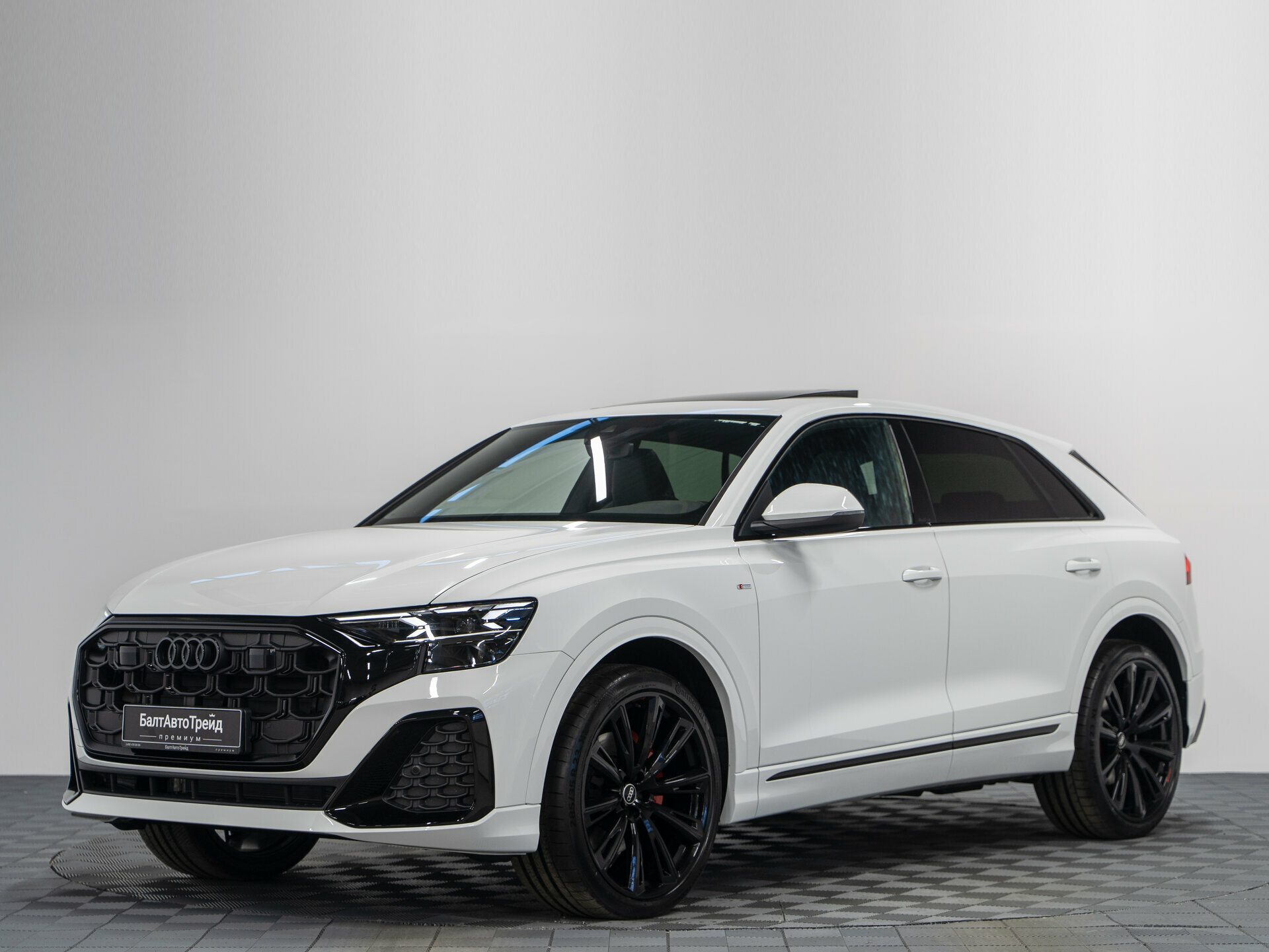 Автомобиль Audi Q8 50 TDI 3.0d AT (286 л.с.) 4WD - 1