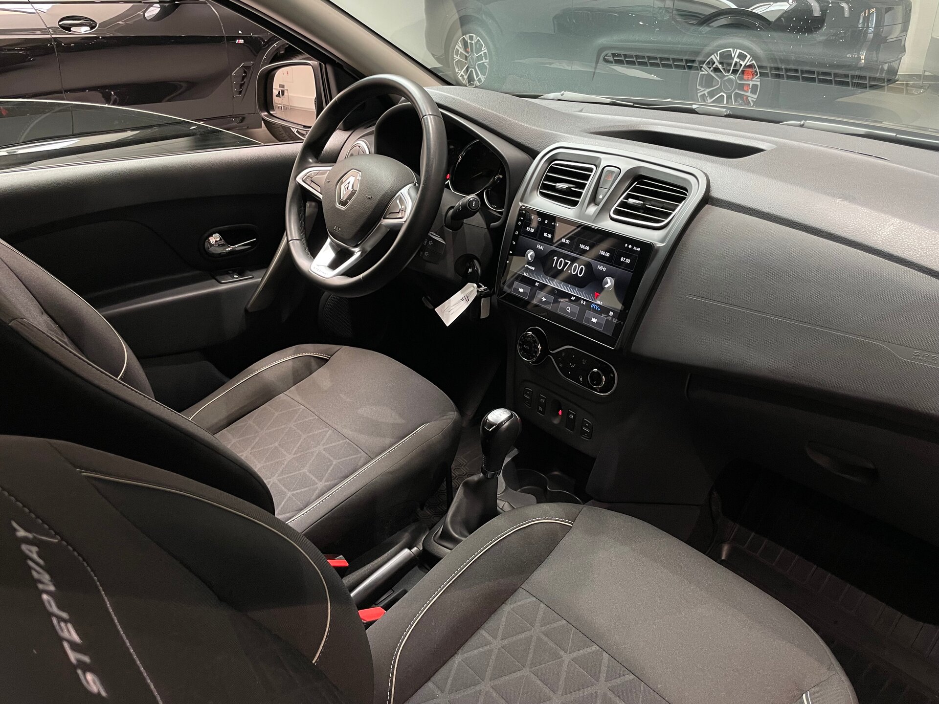 Автомобиль Renault Sandero Stepway 1.6 CVT (113 л.с.) - 11