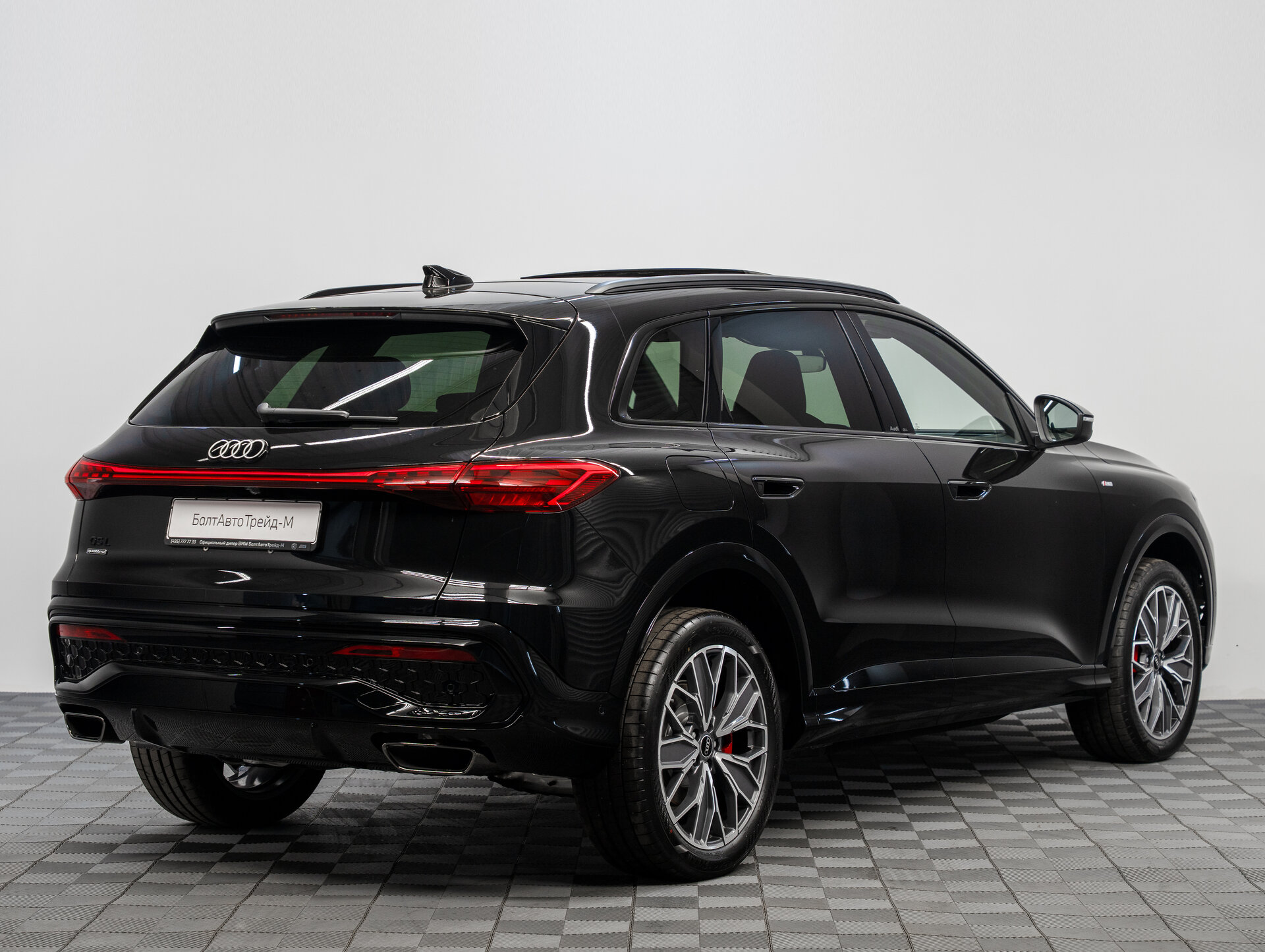 Автомобиль Audi Q5 L 2.0 AMT (204 л.с.) 4WD - 5