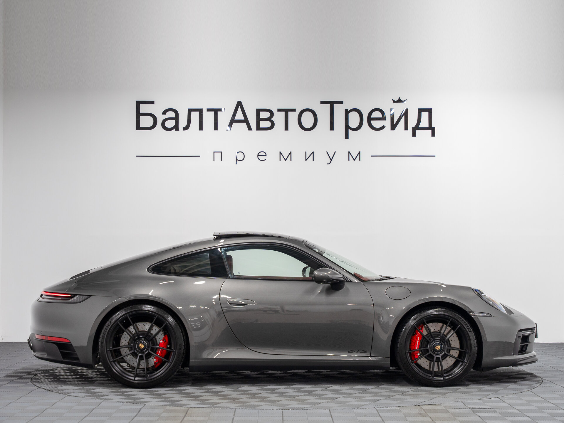 Автомобиль Porsche 911 Carrera 4 GTS 3.0 AMT (480 л.с.) 4WD - 6