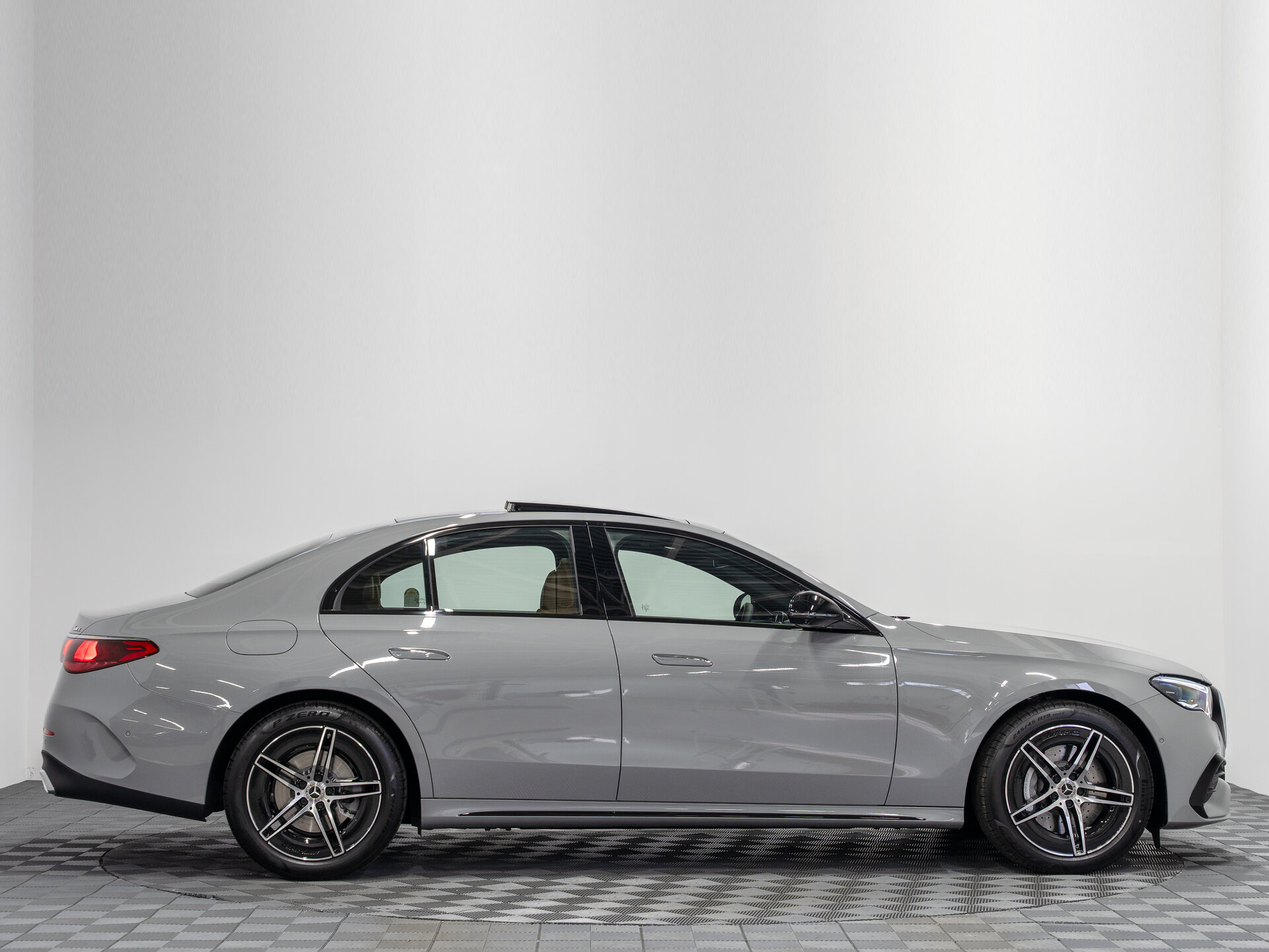 Автомобиль Mercedes-Benz E-Класс 300 2.0 AT (258 л.с.) 4WD - 7