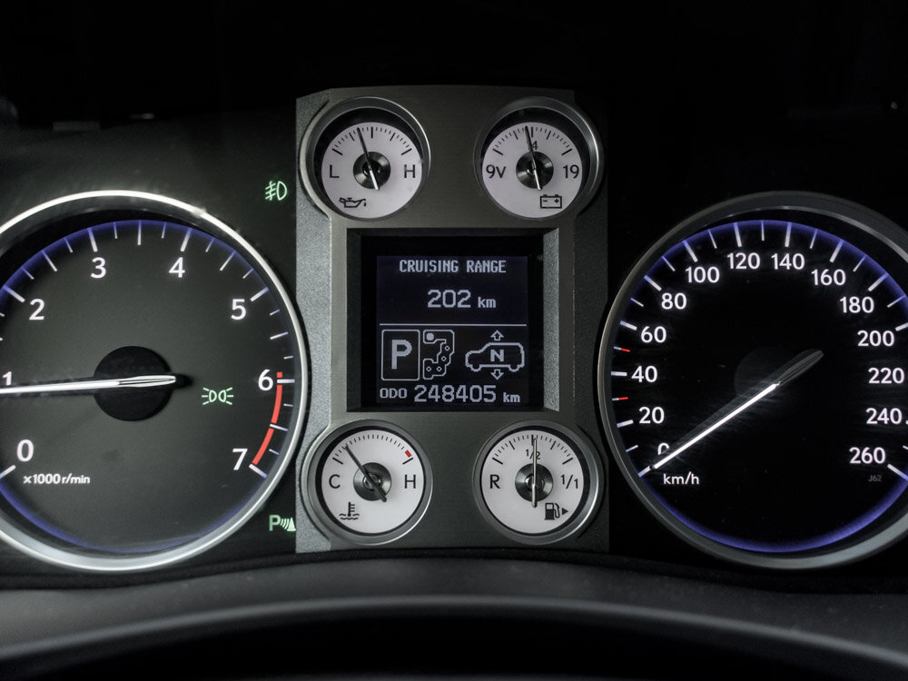 Купить Lexus LX 570 5.7 AT (367 л.с.) 4WD, 2011 в Екатеренбурге