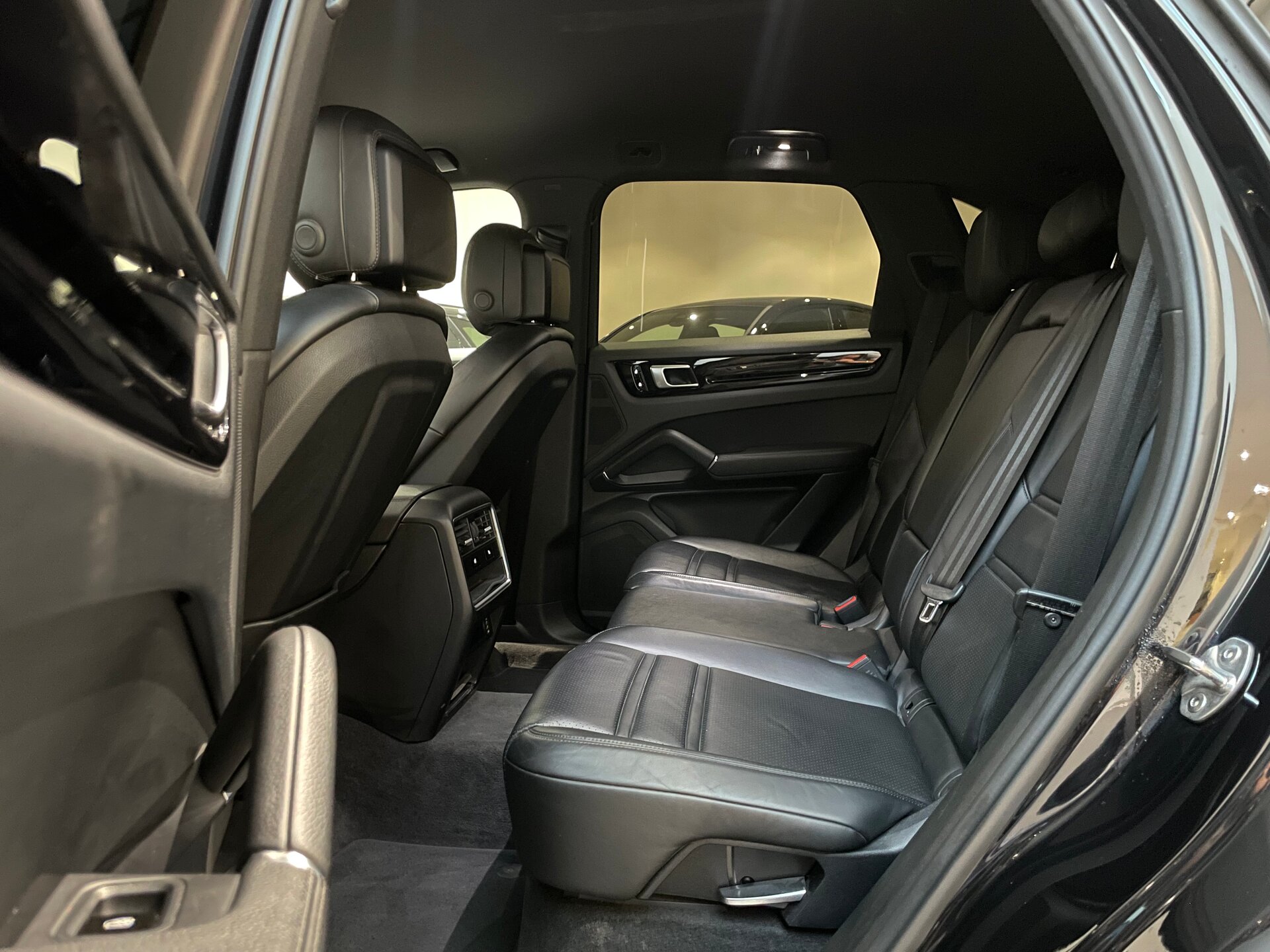 Автомобиль Porsche Cayenne 3.0 AT (340 л.с.) 4WD - 9