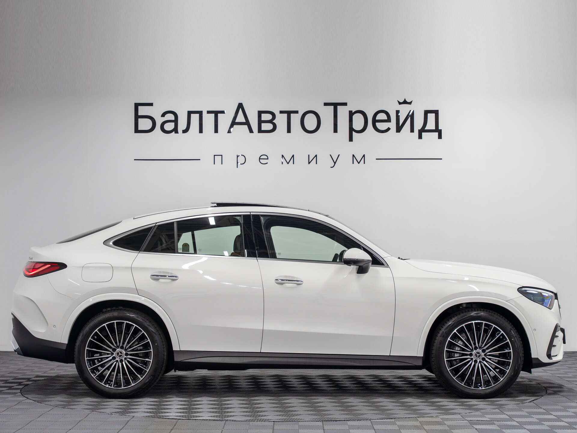 Автомобиль Mercedes-Benz GLC Coupe 300 2.0 AT (258 л.с.) 4WD - 6