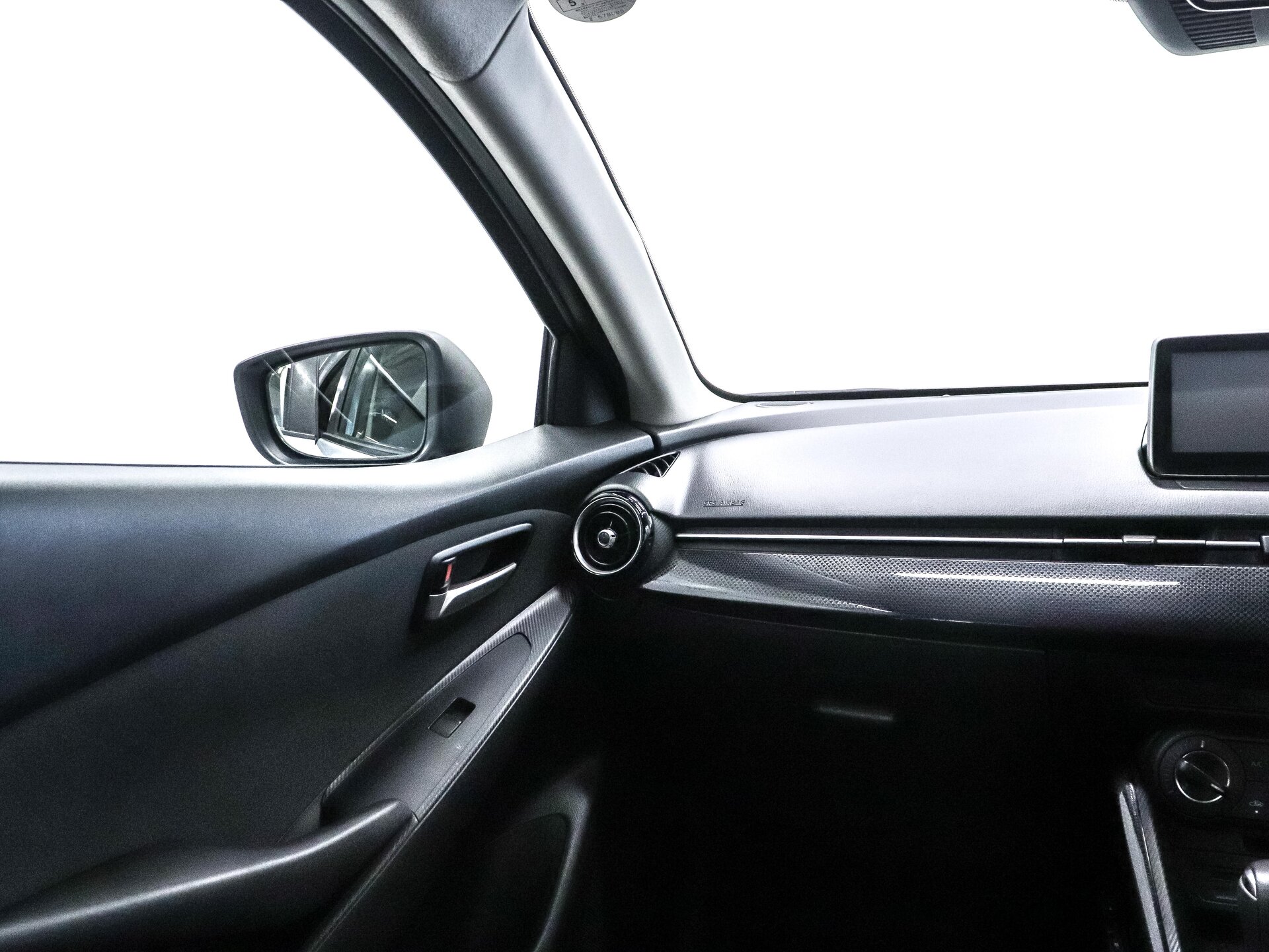 Mazda Demio 2019 16