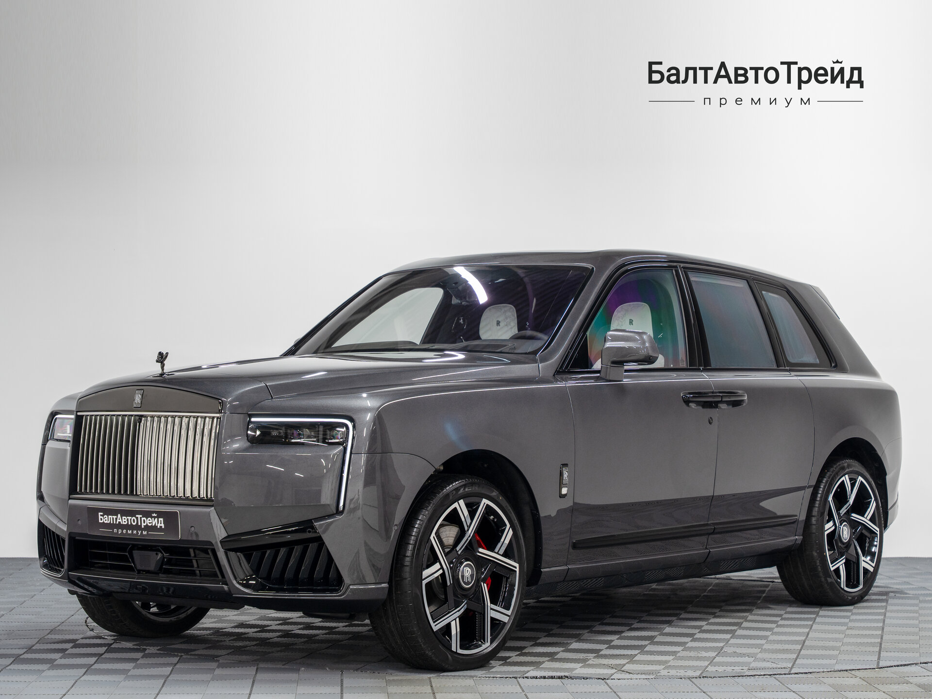 Автомобиль Rolls-Royce Cullinan Black Badge 6.8 AT (600 л.с.) 4WD - 1
