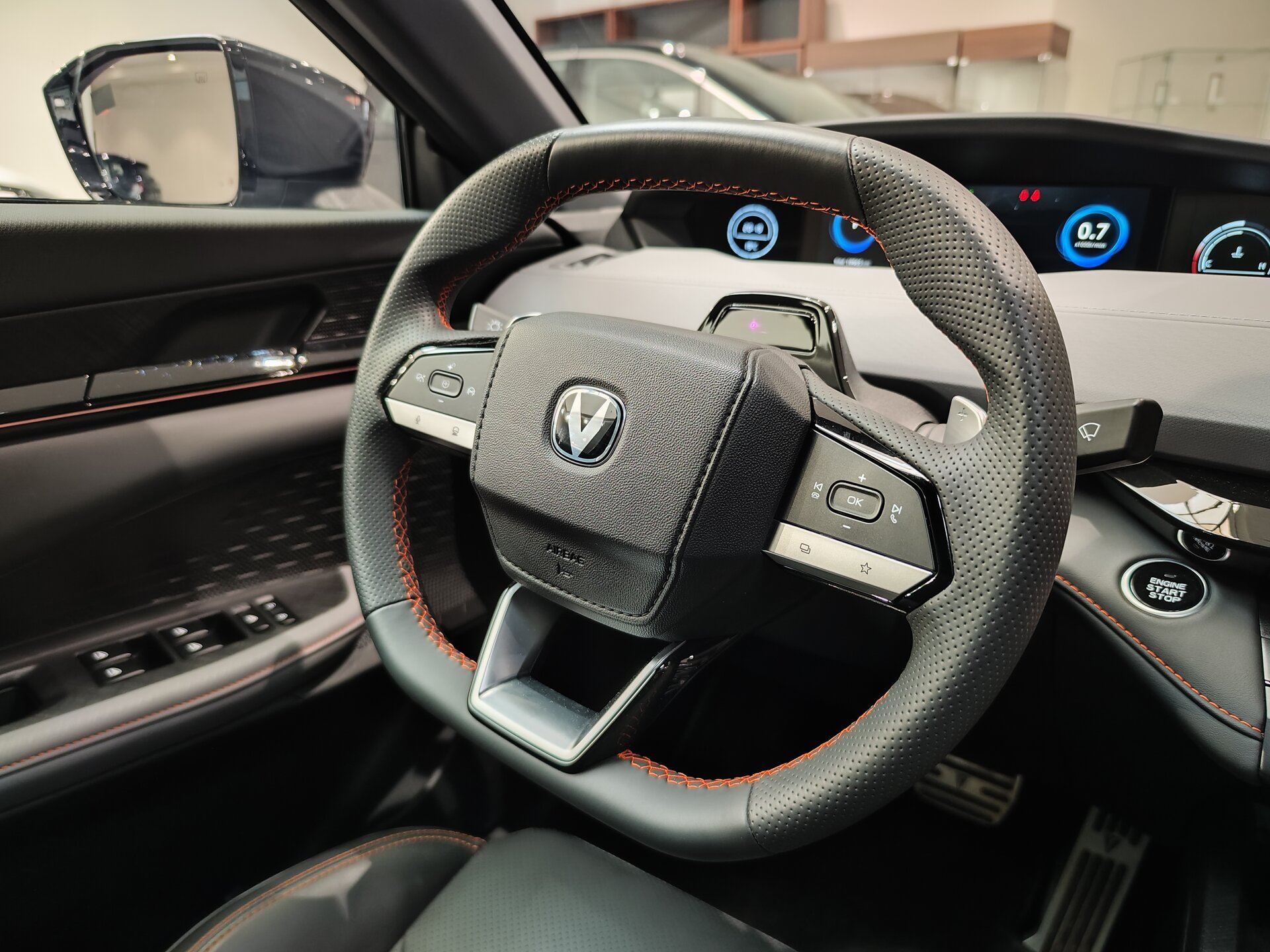 Автомобиль Changan UNI-V 1.5 AMT (181 л.с.) - 16