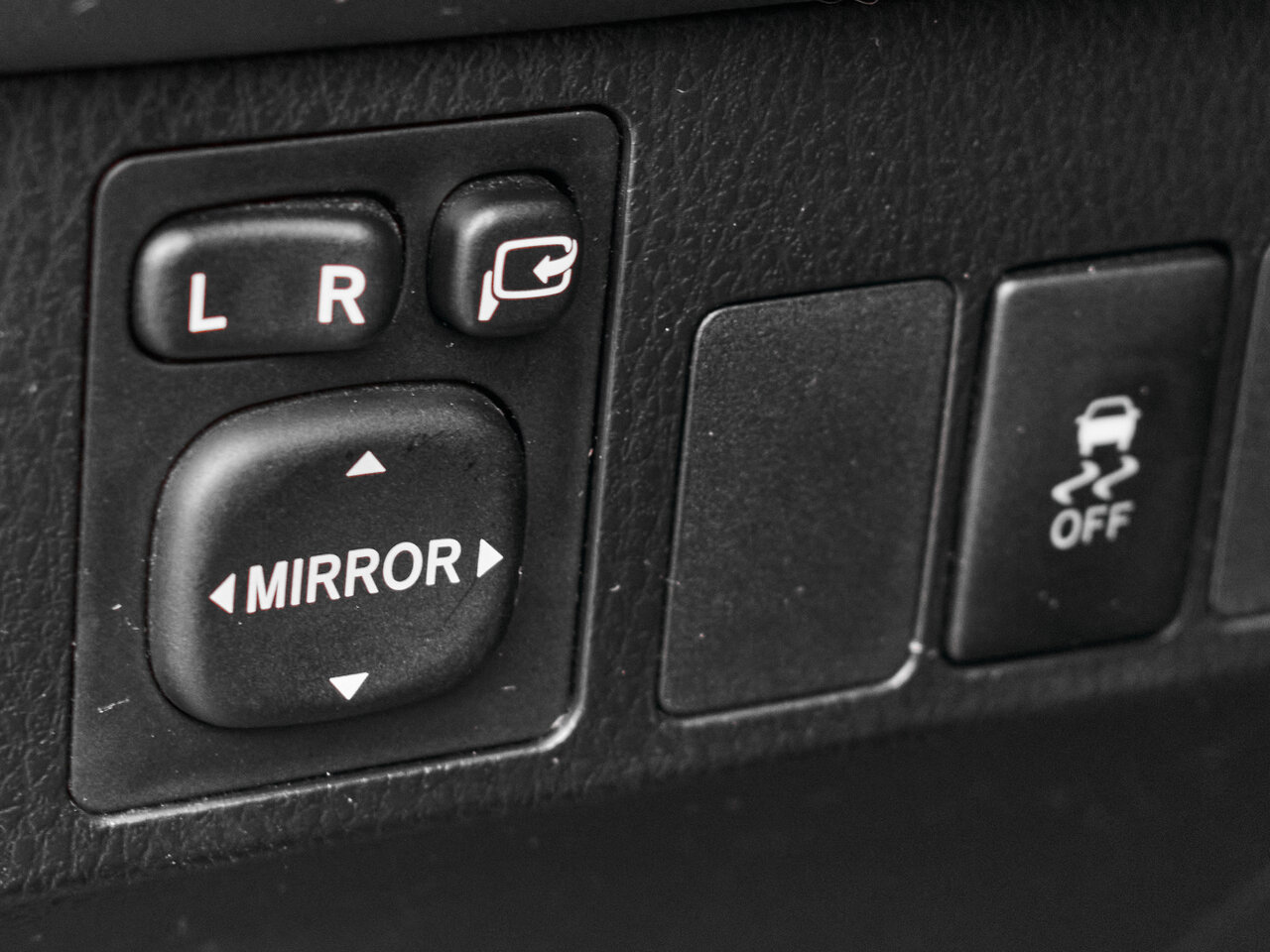 Купить Toyota RAV4 2.0 CVT (146 л.с.) 4WD, 2014 в Екатеренбурге