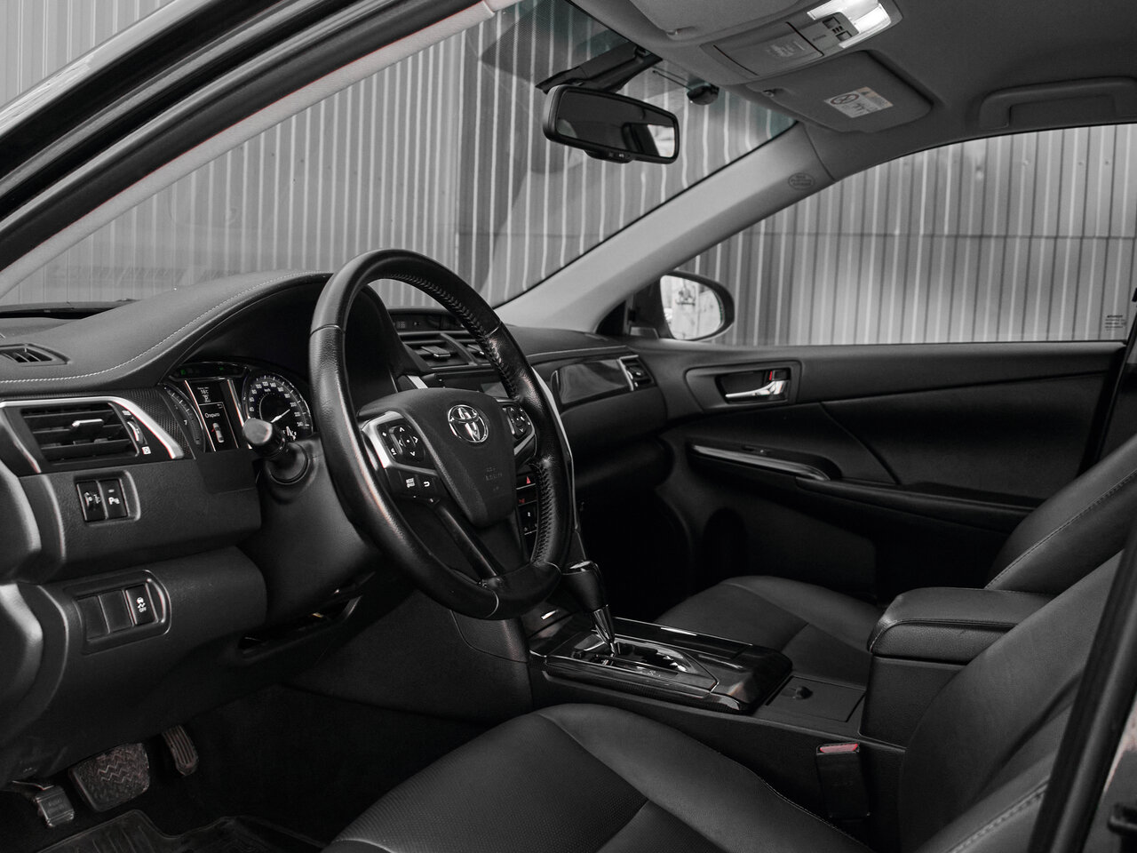Купить Toyota Camry 2.0 AT (150 л.с.), 2015 в Екатеренбурге