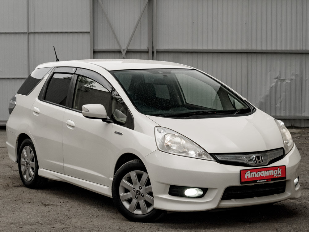 Купить Honda Fit Shuttle 1.3hyb CVT (88 л.с.), 2013 в Екатеренбурге