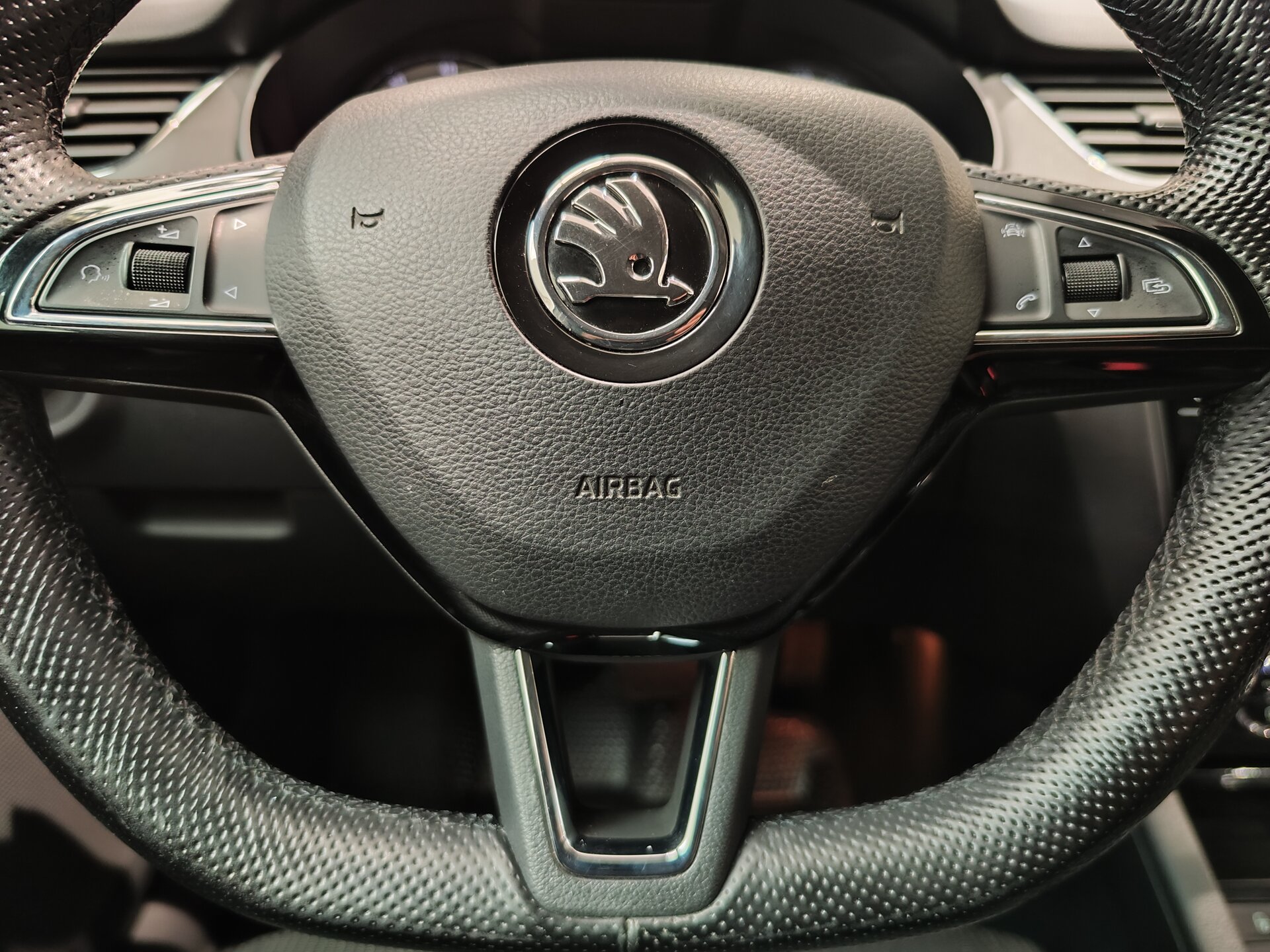 Автомобиль Skoda Octavia 1.8 AMT (180 л.с.) - 17