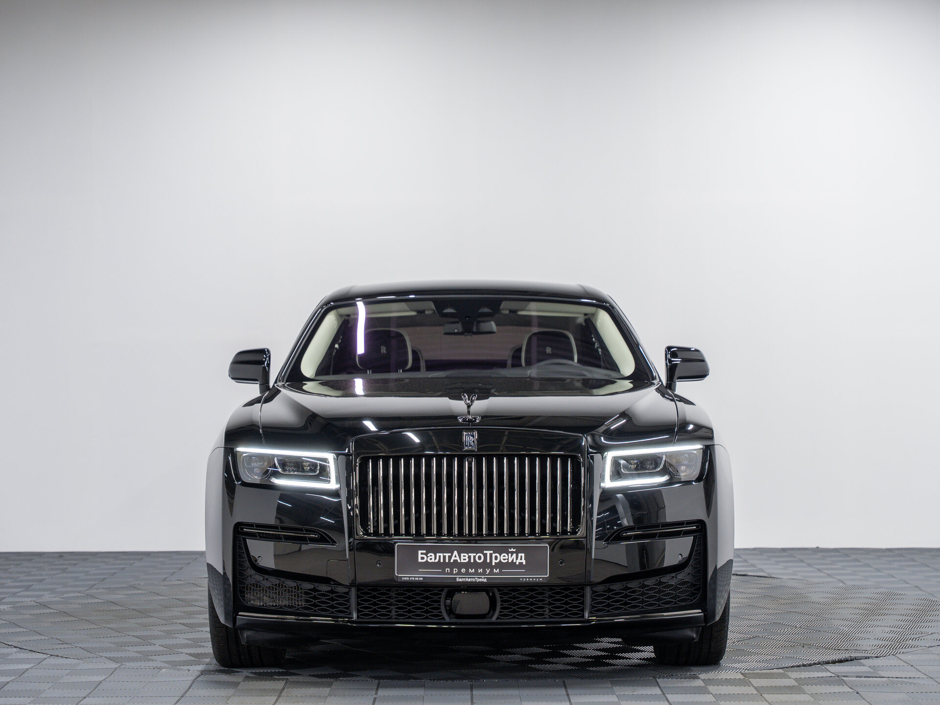 Автомобиль Rolls-Royce Ghost Black Badge 6.8 AT (600 л.с.) 4WD - 5