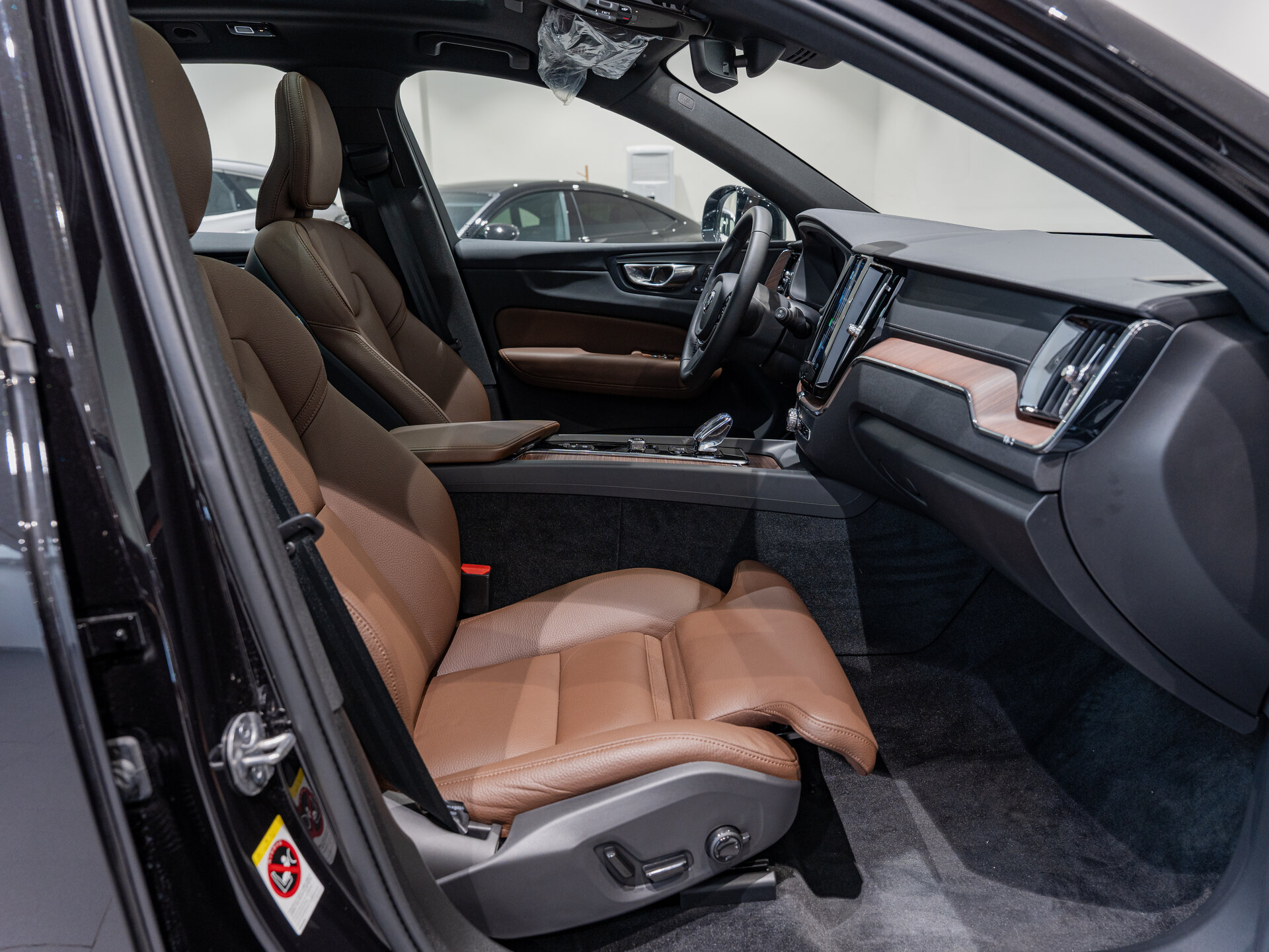 Автомобиль Volvo XC60 2.0 AT (250 л.с.) 4WD - 10