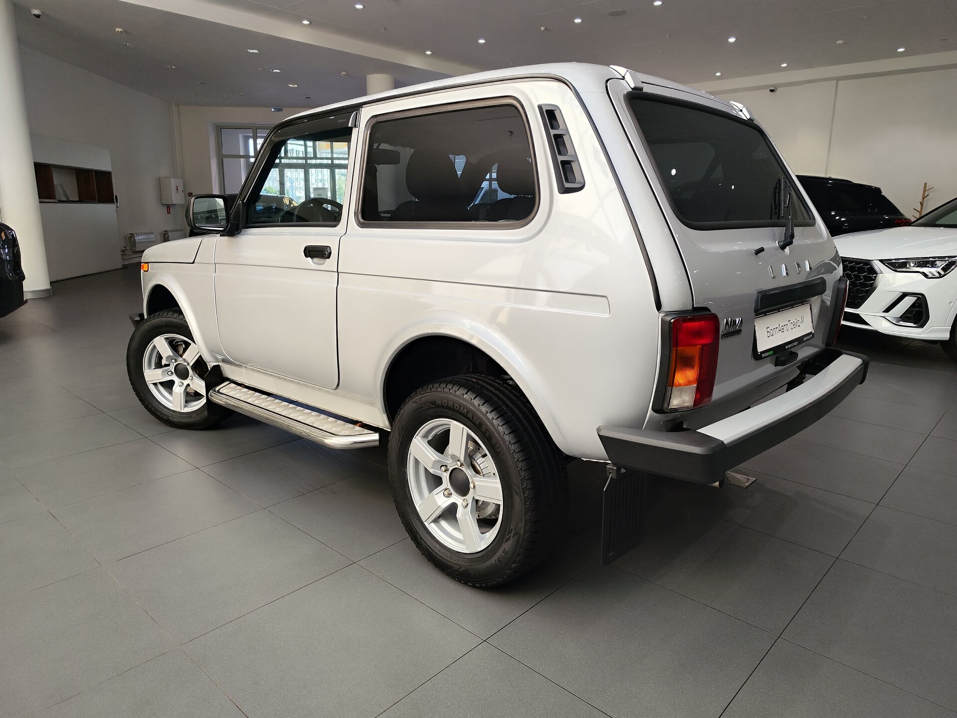 Автомобиль Lada (ВАЗ) Niva Legend 1.7 MT (83 л.с.) 4WD - 4
