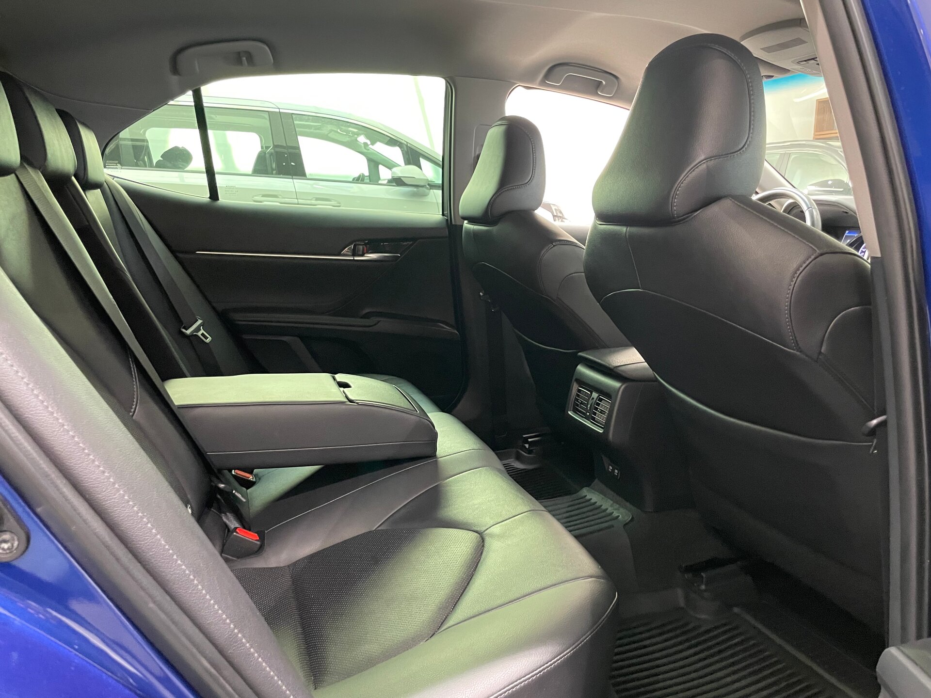 Автомобиль Toyota Camry 2.5 AT (200 л.с.) - 10