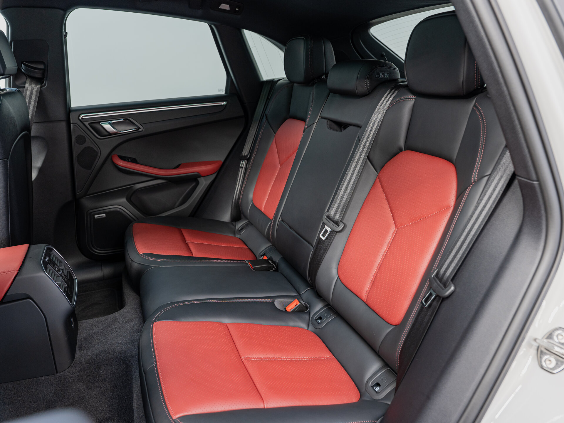Автомобиль Porsche Macan 2.0 AMT (265 л.с.) 4WD - 19