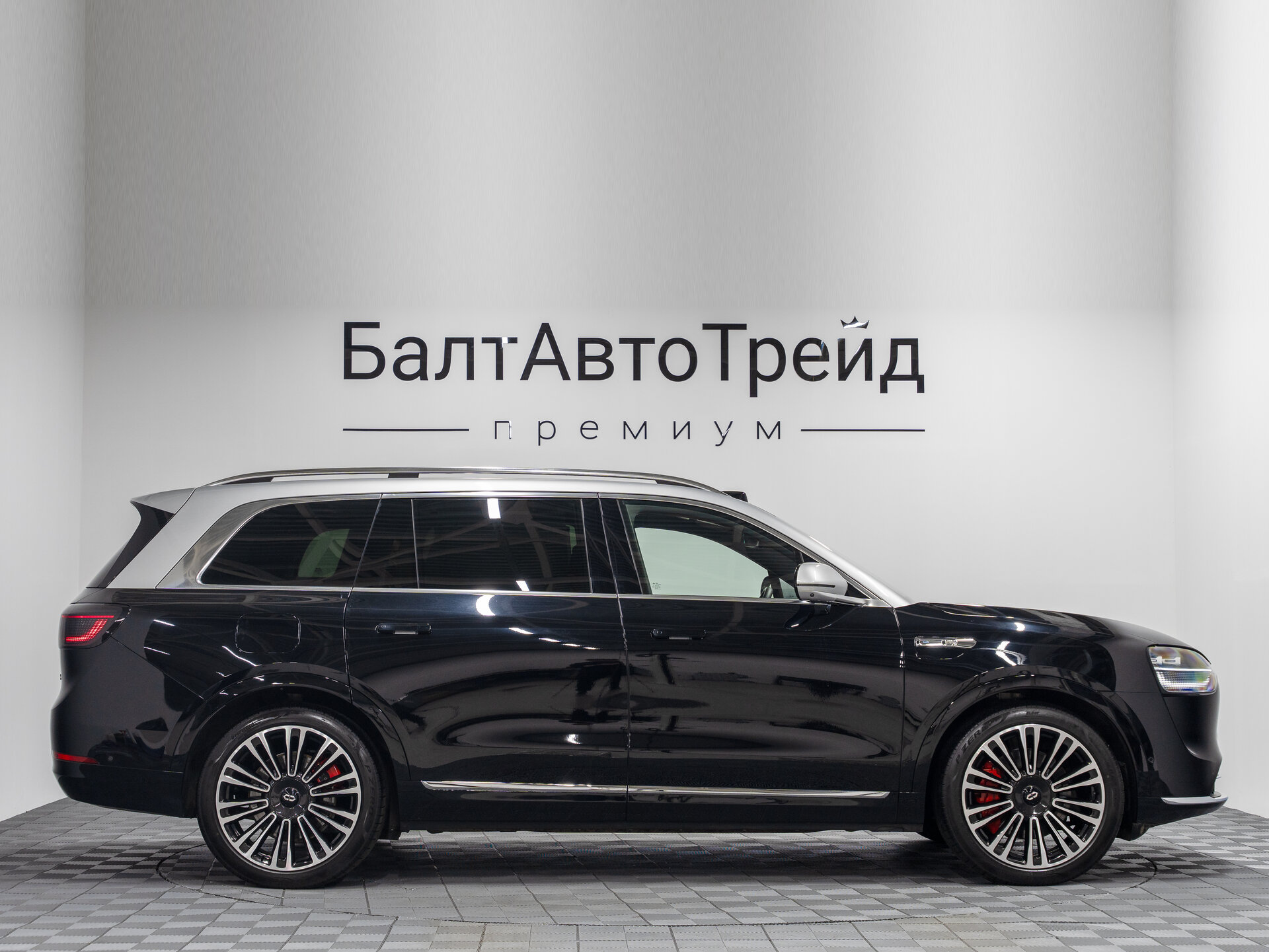 Автомобиль Aito M9 275 1.5hyb AT (496 л.с.) 4WD - 6