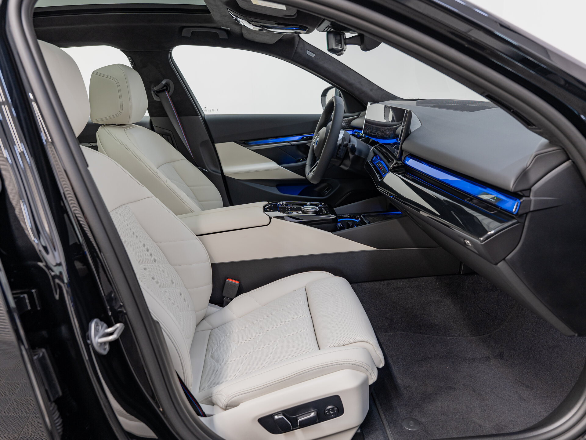 Автомобиль BMW 5 серии 540d xDrive 3.0d AT (303 л.с.) 4WD - 16