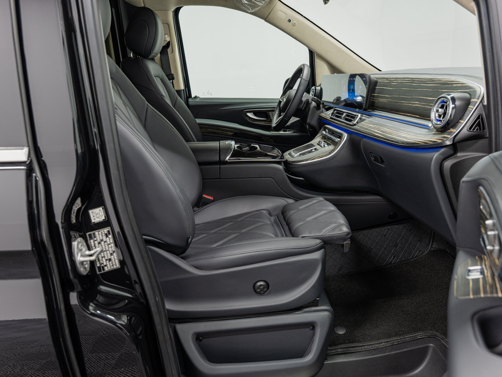 Автомобиль Mercedes-Benz V-Класс 300 экстра длинный 2.0 AT (231 л.с.) - 18