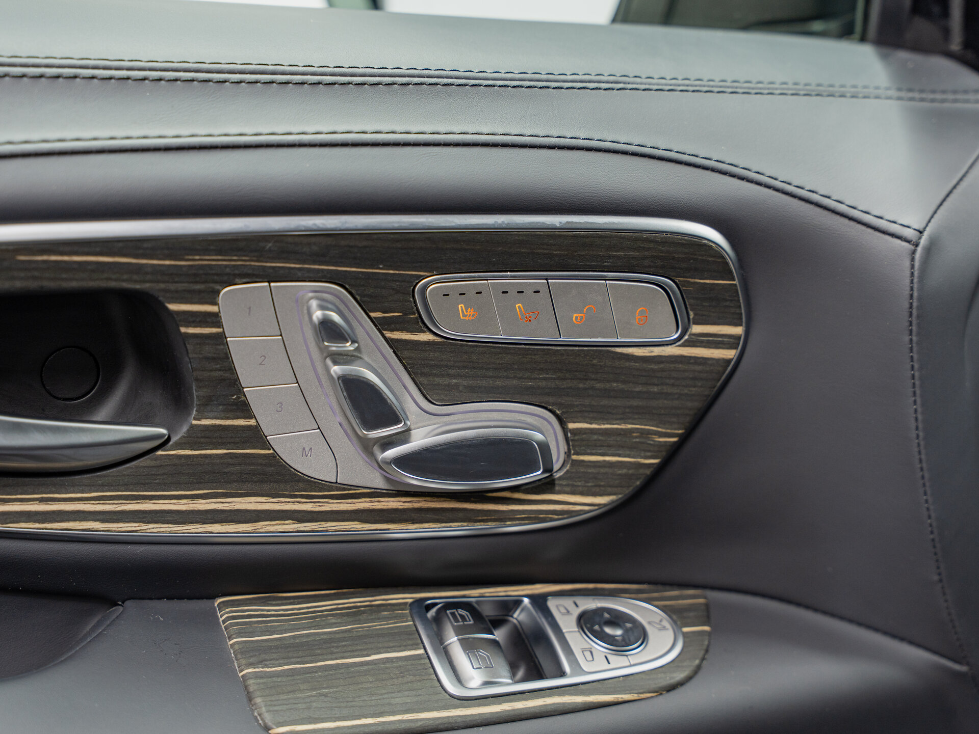 Автомобиль Mercedes-Benz V-Класс 300 экстра длинный 2.0 AT (231 л.с.) - 16