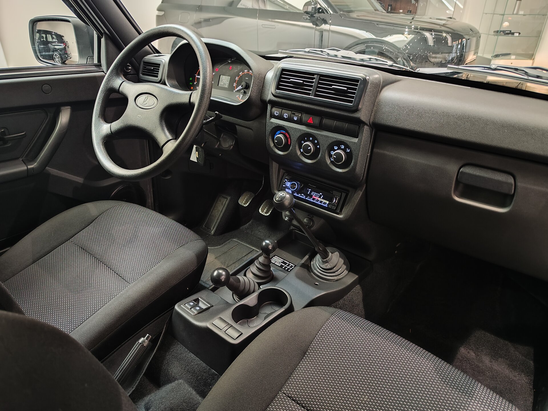 Автомобиль Lada (ВАЗ) Niva Legend 1.7 MT (83 л.с.) 4WD - 13