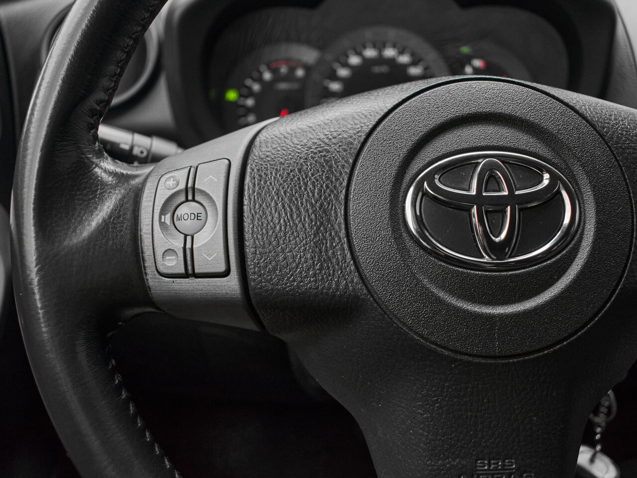 Купить Toyota RAV4 2.0 AT (152 л.с.) 4WD, 2006 в Екатеренбурге