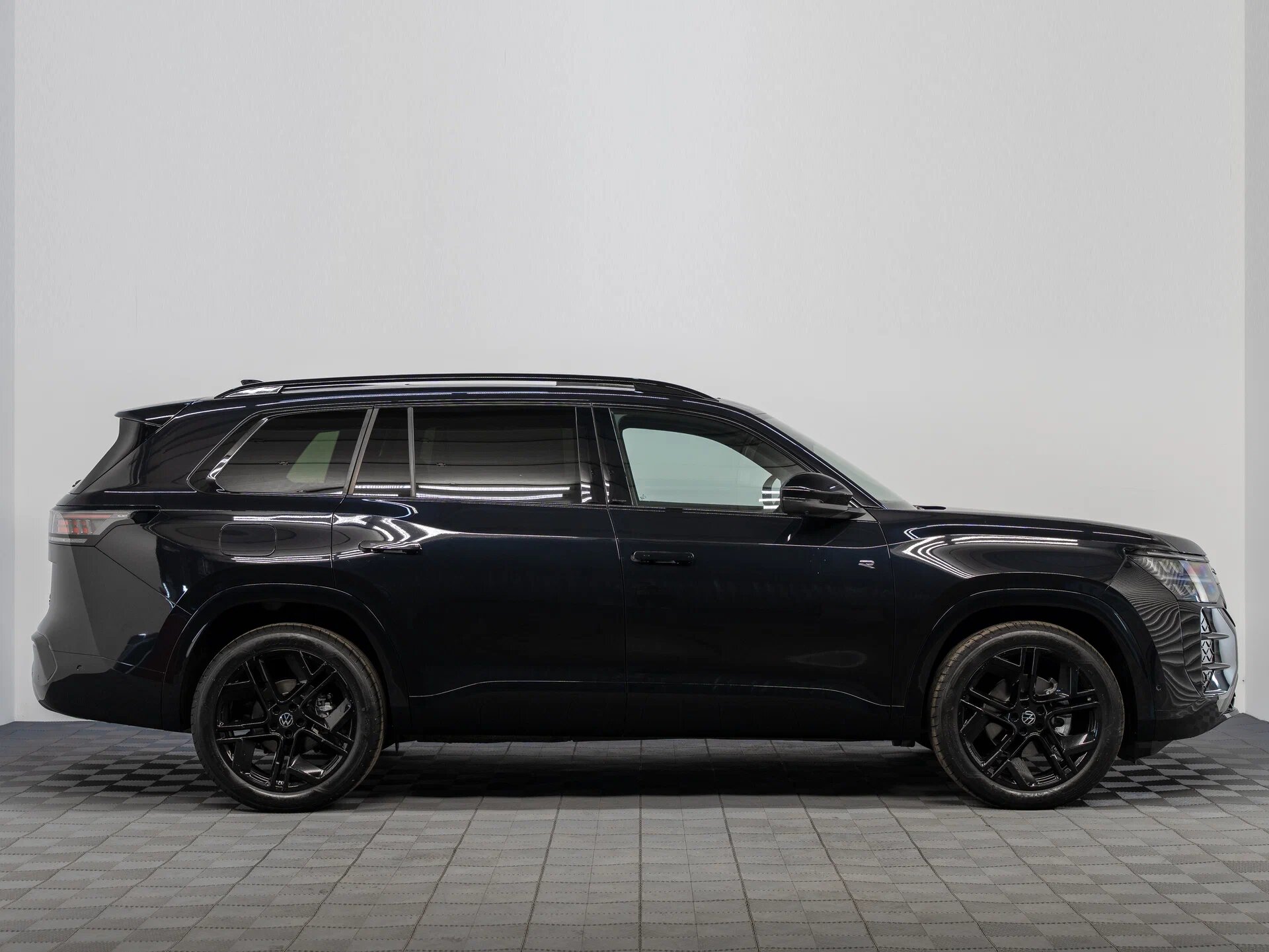 Автомобиль Volkswagen Teramont Pro 2.0 AMT (272 л.с.) 4WD - 4